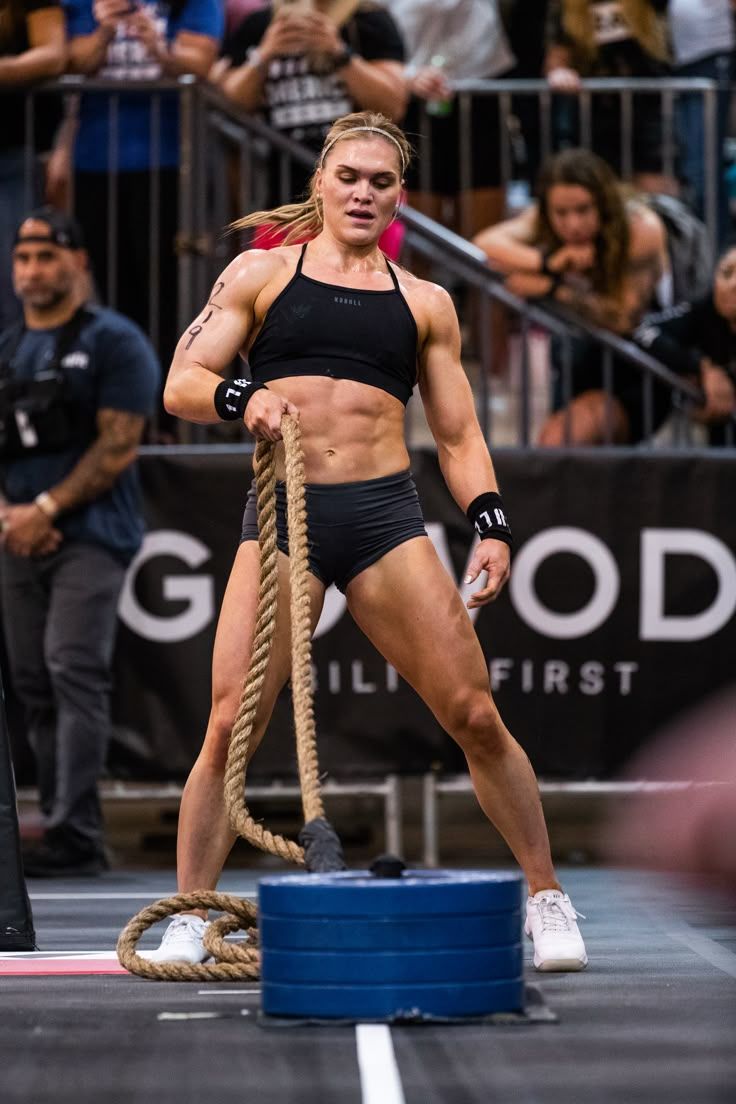 736x1104 Katrin Davidsdottir is on the move!