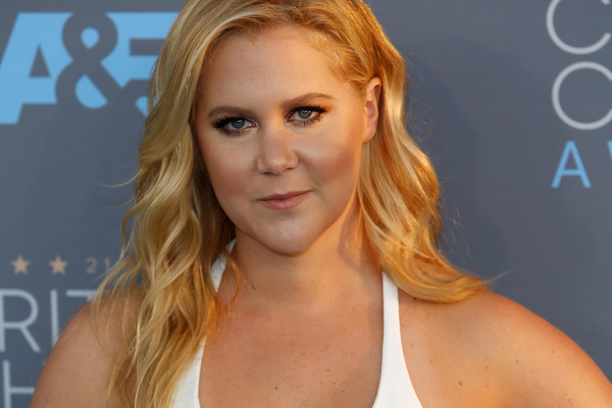 2070x1380 Amy Schumer HD wallpaper