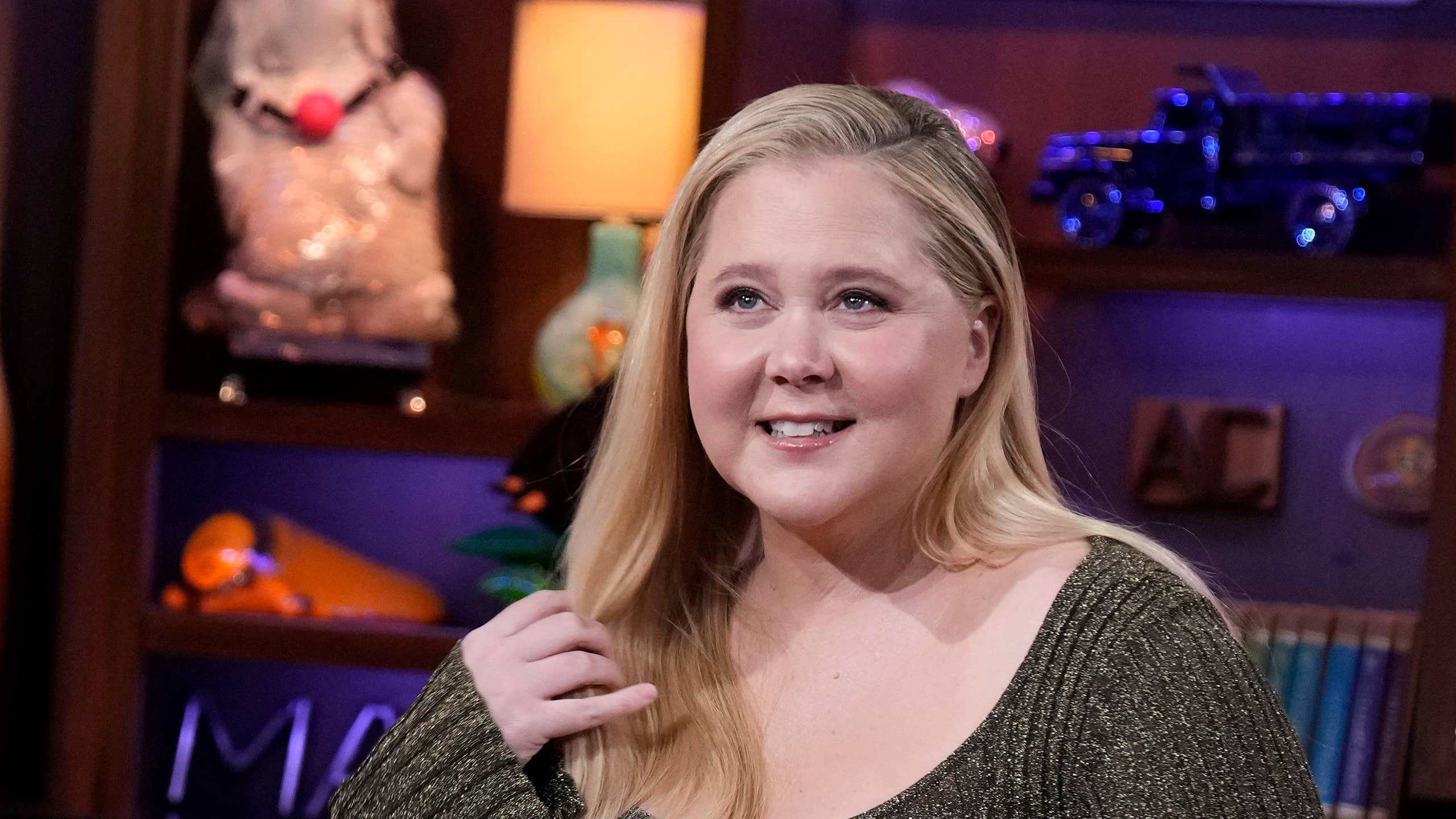 2560x1440 Amy Schumer Shows Off Dramatic Weight Loss in Swimsuit Photo
