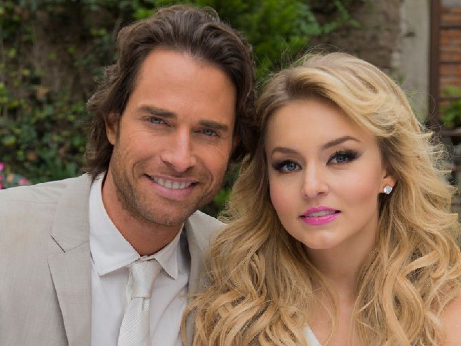 1600x1200 Angelique Boyer, Sebastián Rulli Wedding: Mitzy To Design Dress For 'Lo Que La Vida Me Robó' Telenovela Star