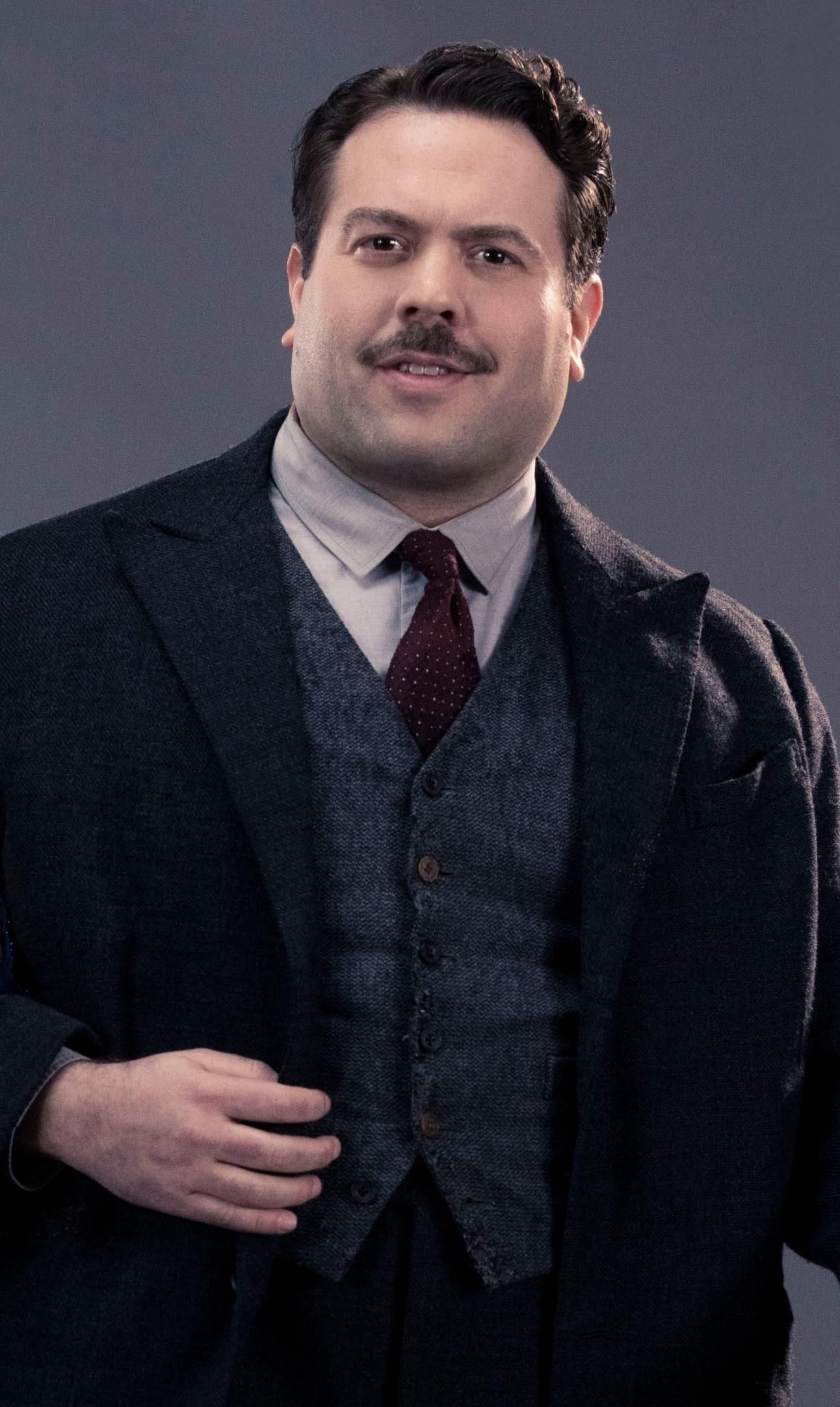1292x2164 Dan Fogler