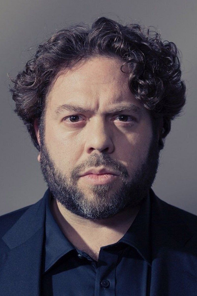 800x1200 Dan Fogler Image