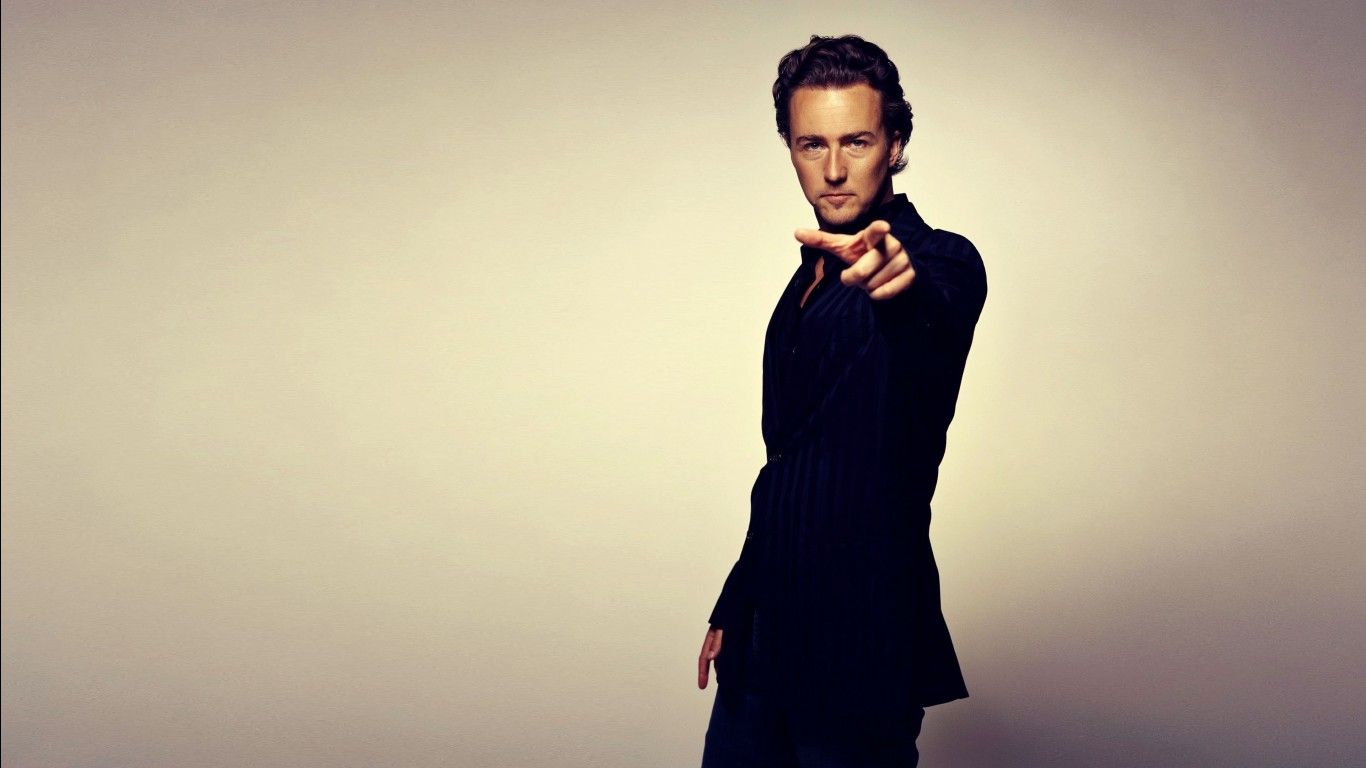 1366x768 Edward Norton Wallpaper