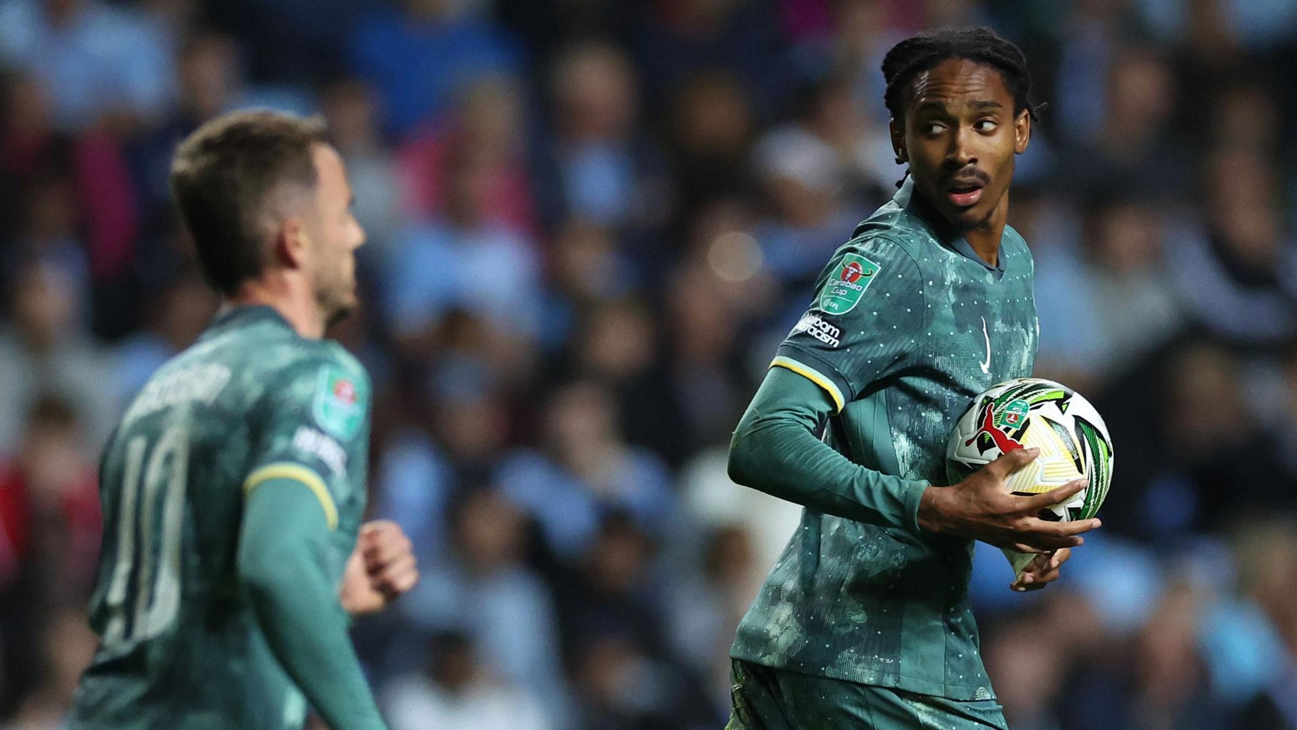 2560x1440 Tottenham news: Should Djed Spence get more minutes?