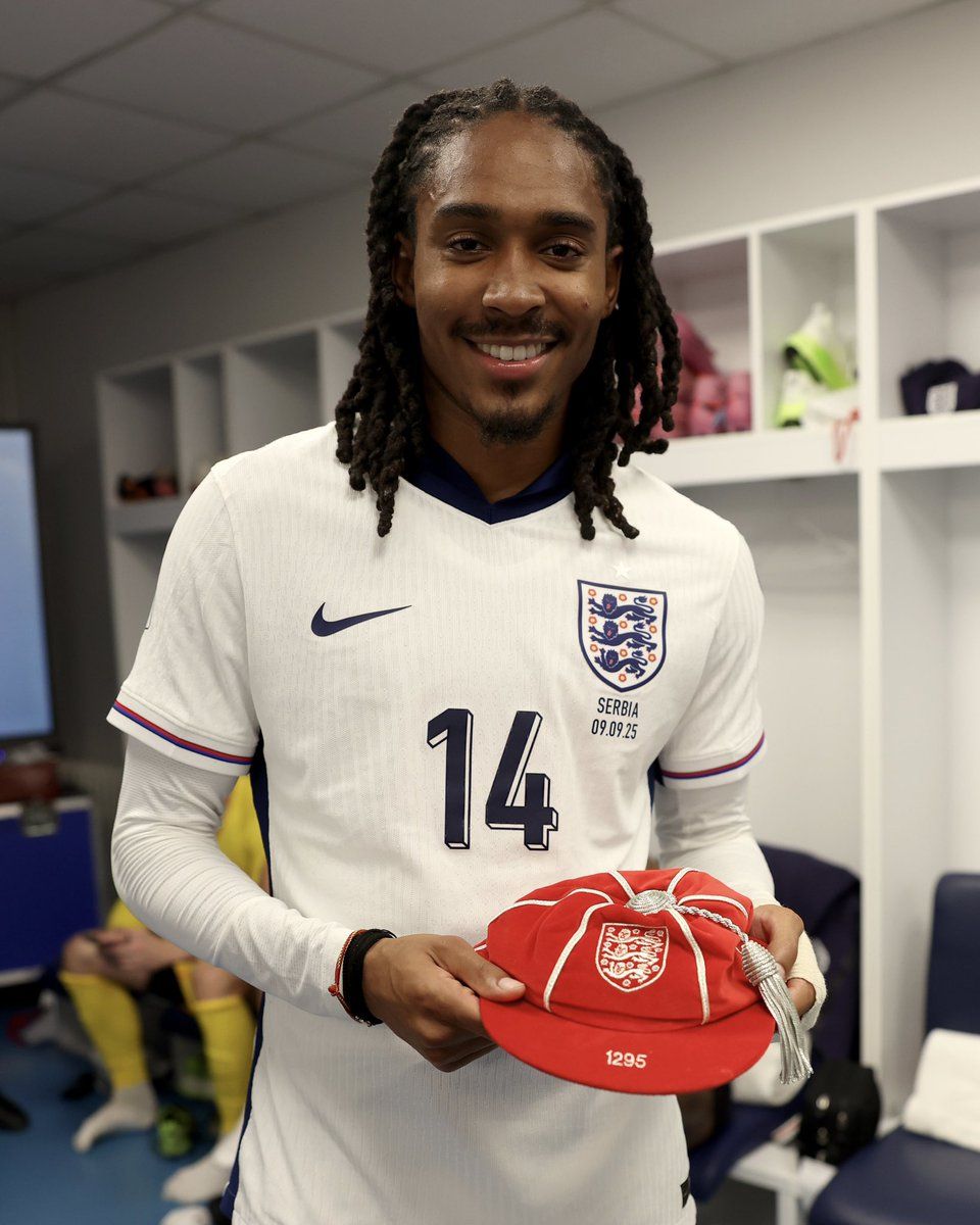 960x1200 Welcome to the #ThreeLions family, ❤️