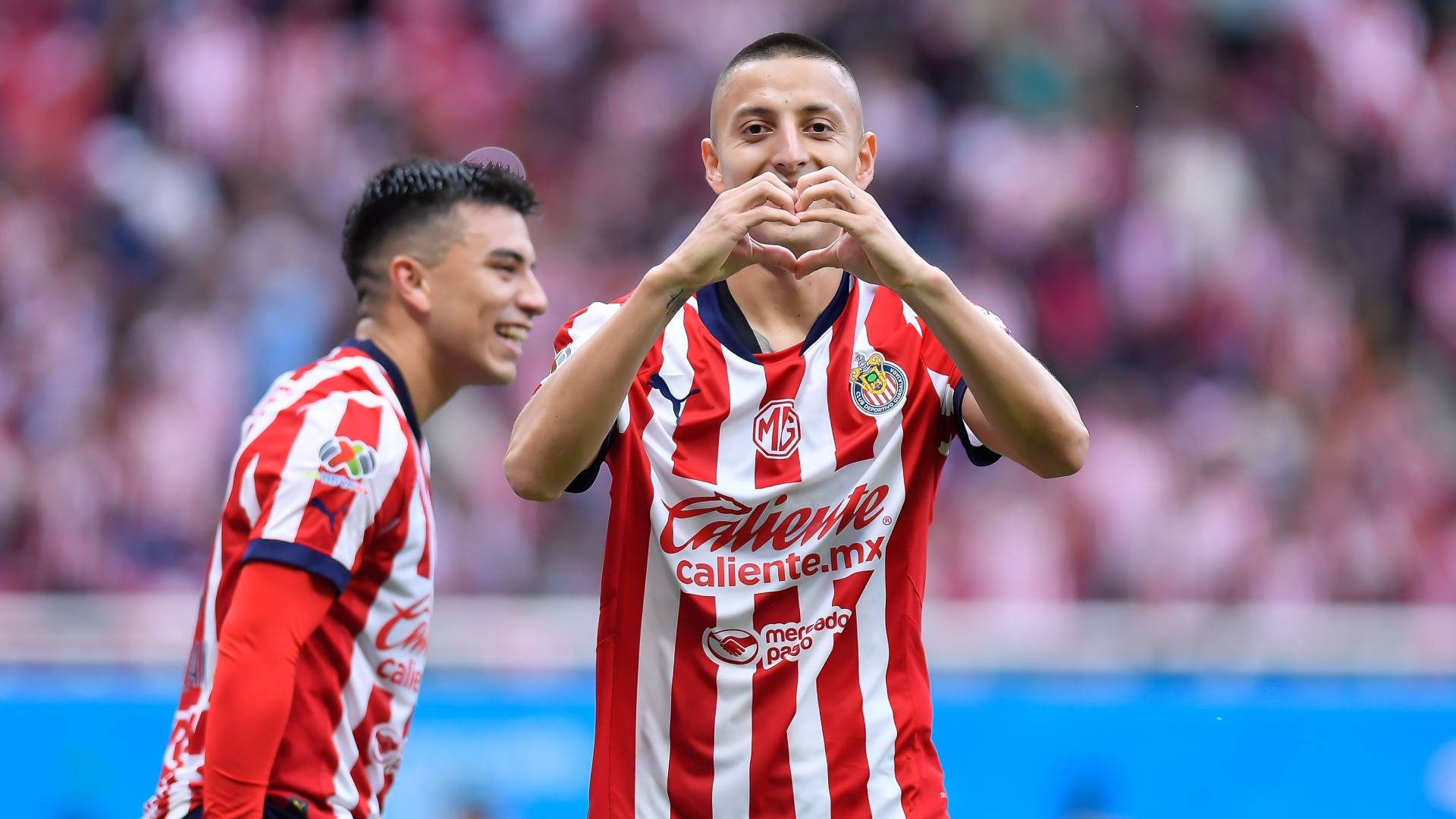 1920x1080 'Piojo' Alvarado renovará con Chivas tras su centenar de partidos