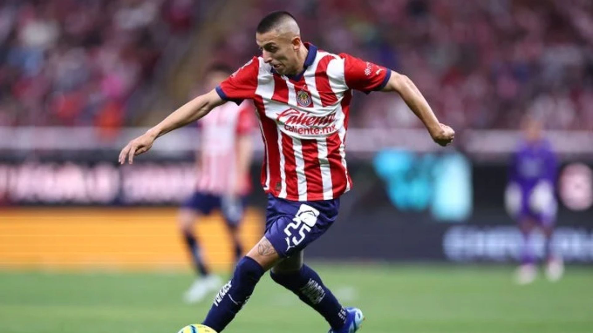 1920x1080 VIDEO. Piojo Alvarado anota de penal para acercar a Chivas pero no evita derrota ante Necaxa