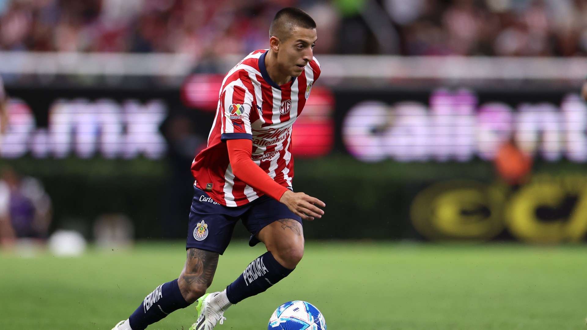 1920x1080 Roberto 'Piojo' Alvarado lesionado: Qué tiene, cuánto tiempo estará de baja y qué partidos se perdería con Chivas. Goal.com Argentina