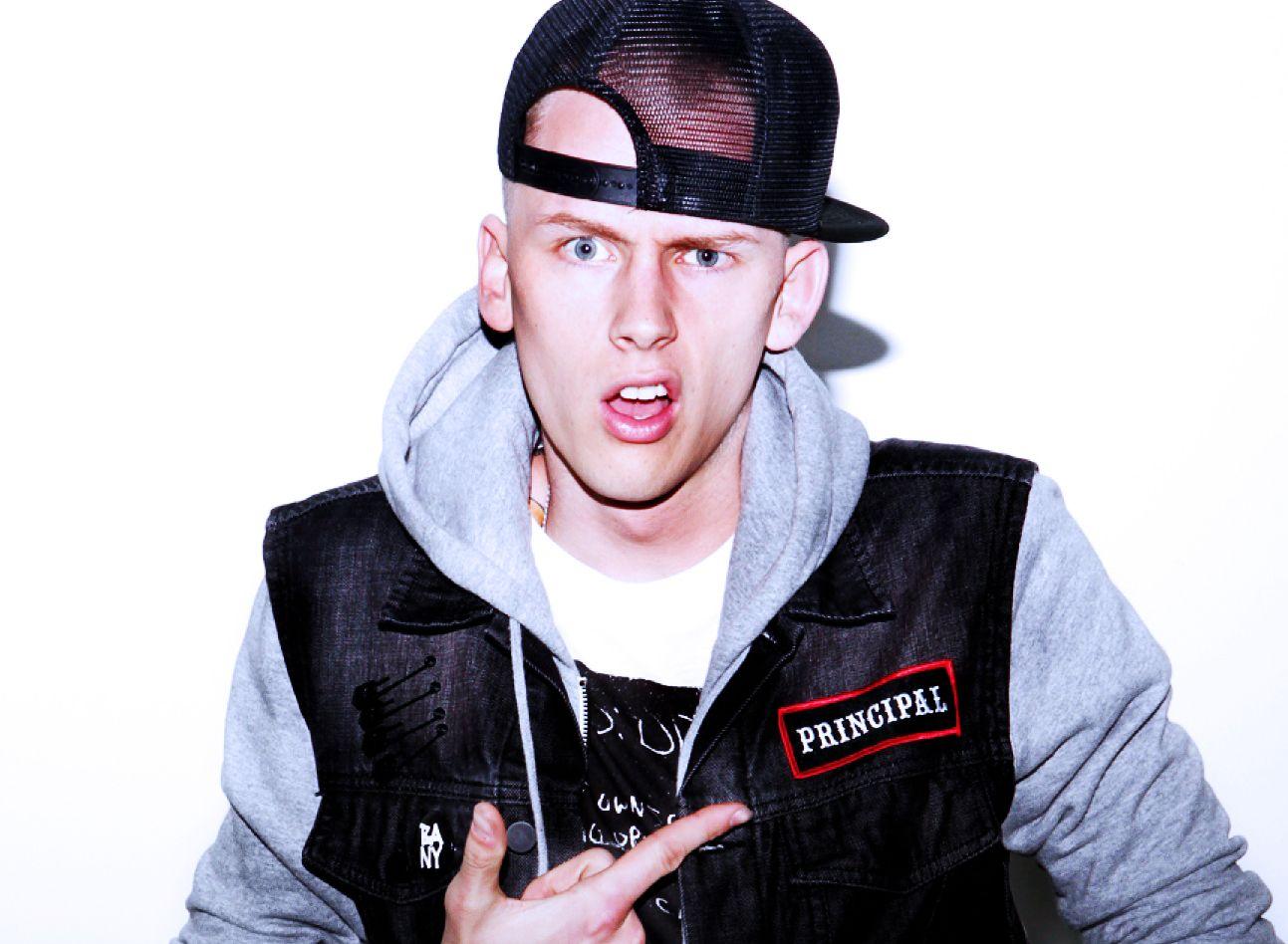 1293x948 Machin_Gun_Kelly Career Hhdx (300×300). Char Crimson