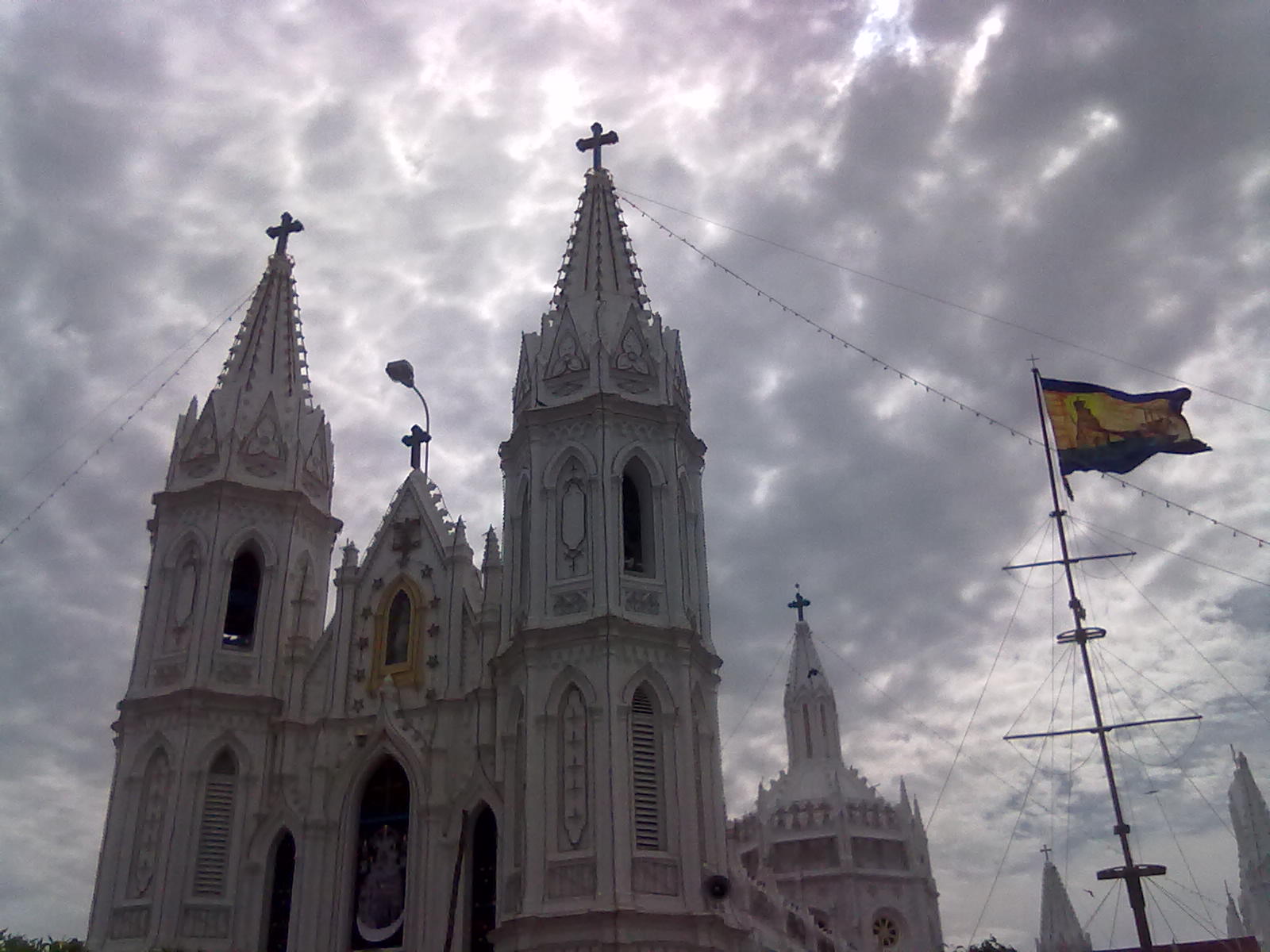 1600x1200 Velankanni Main Basilica during