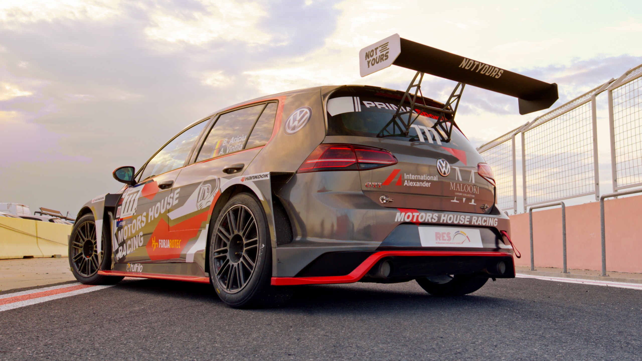 2560x1440 Seven Years for Seven Seconds: This Is How You Win in Time Attack Racing