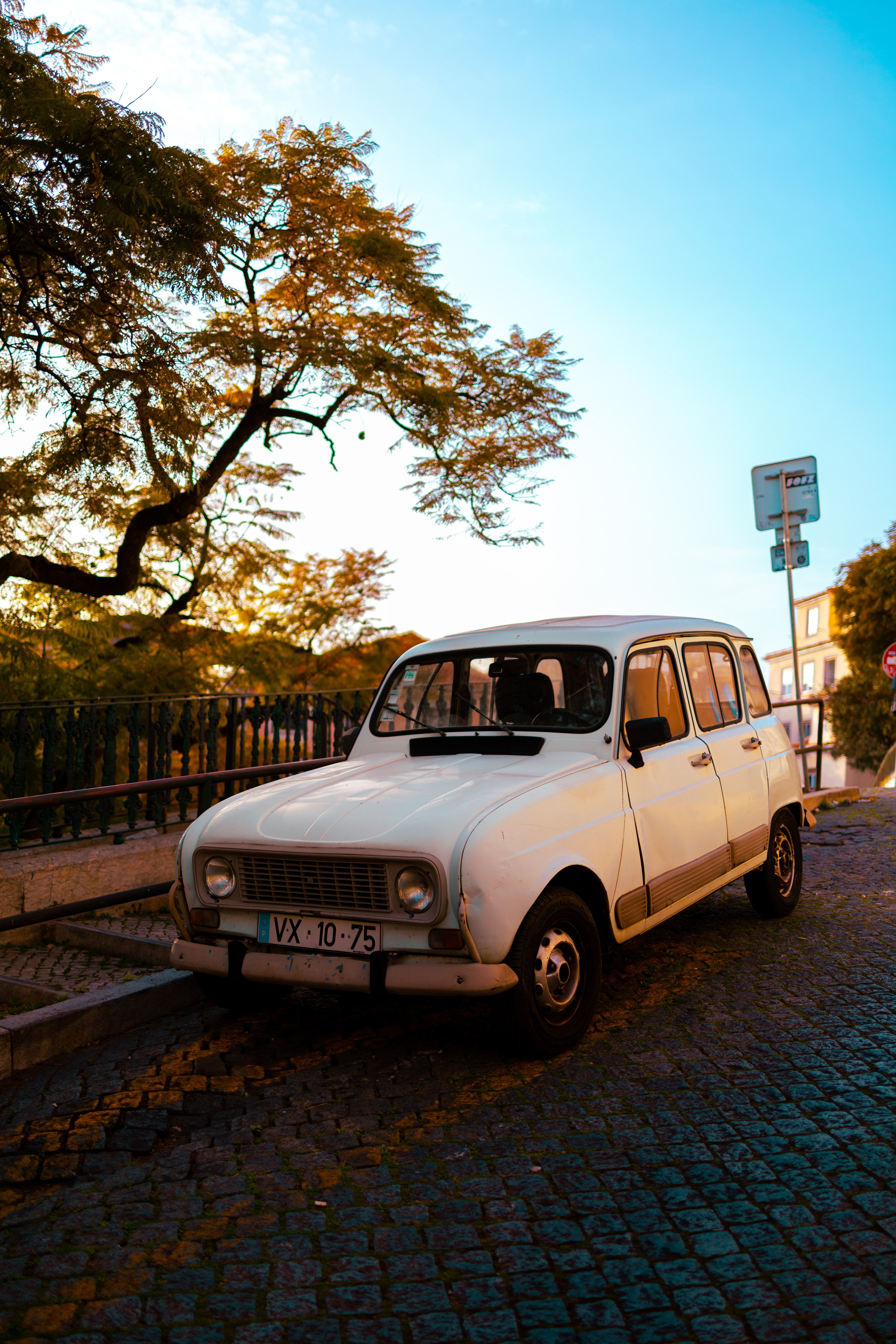 4160x6240 Vintage Renault Car on Urban Street in Portugal · Free