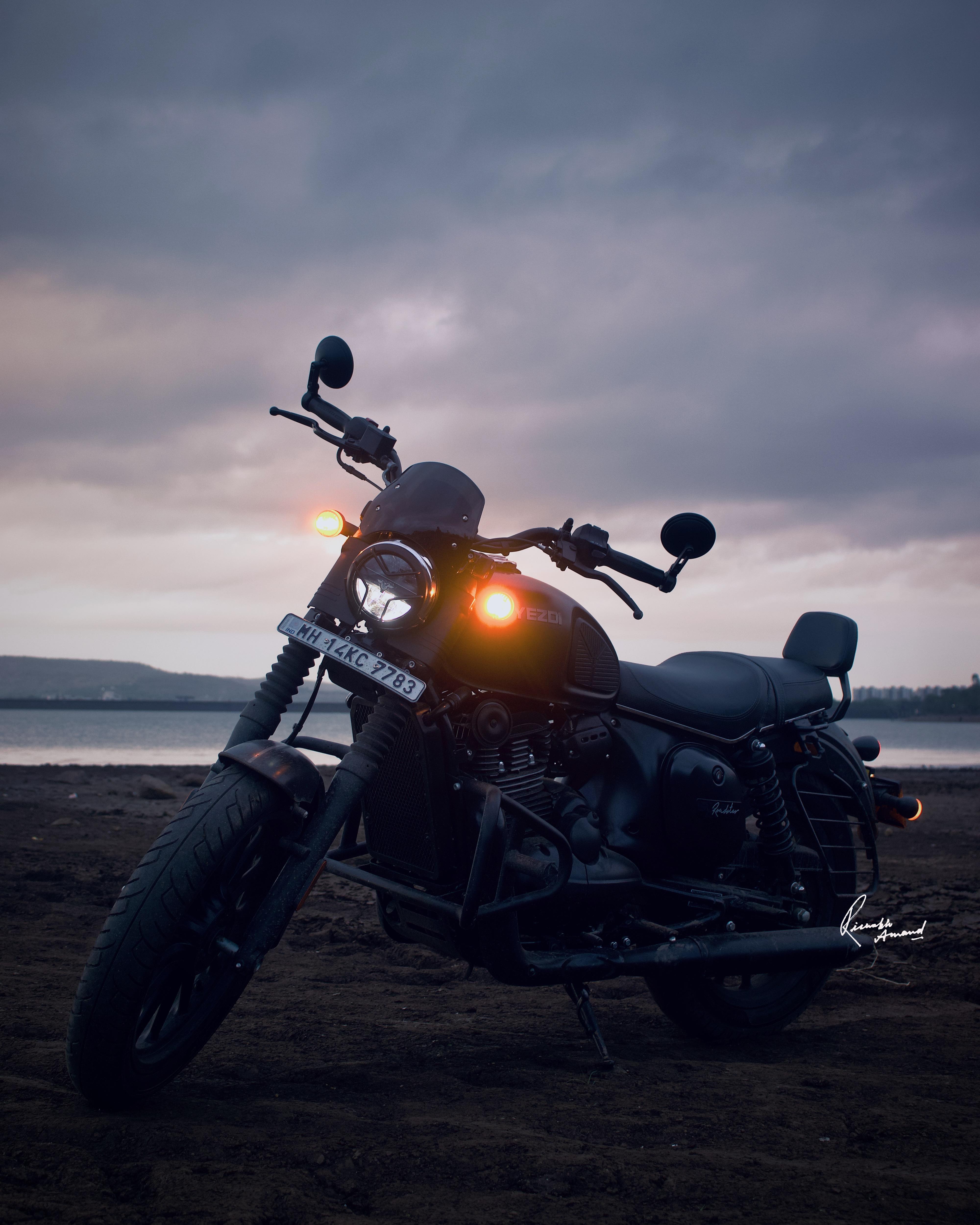 4000x5000 I took a picture of my yezdi roadster near Pune