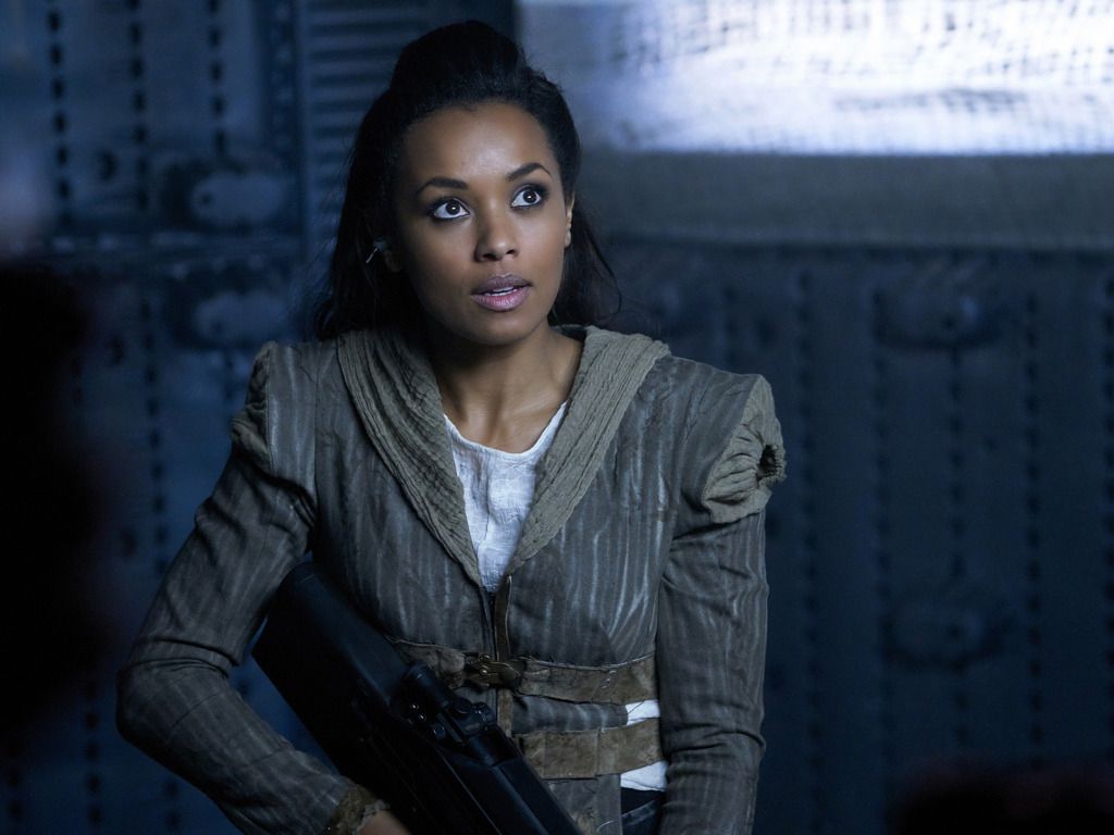 1024x768 Sanaa Lathan as Alexa Woods in ALIEN vs PREDATOR