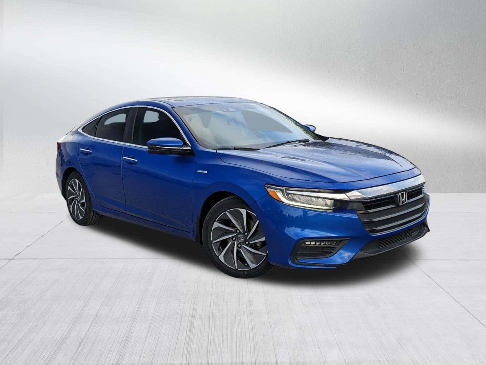 1600x1200 Download Honda Insight Hybrid parked by ocean view Wallpaper
