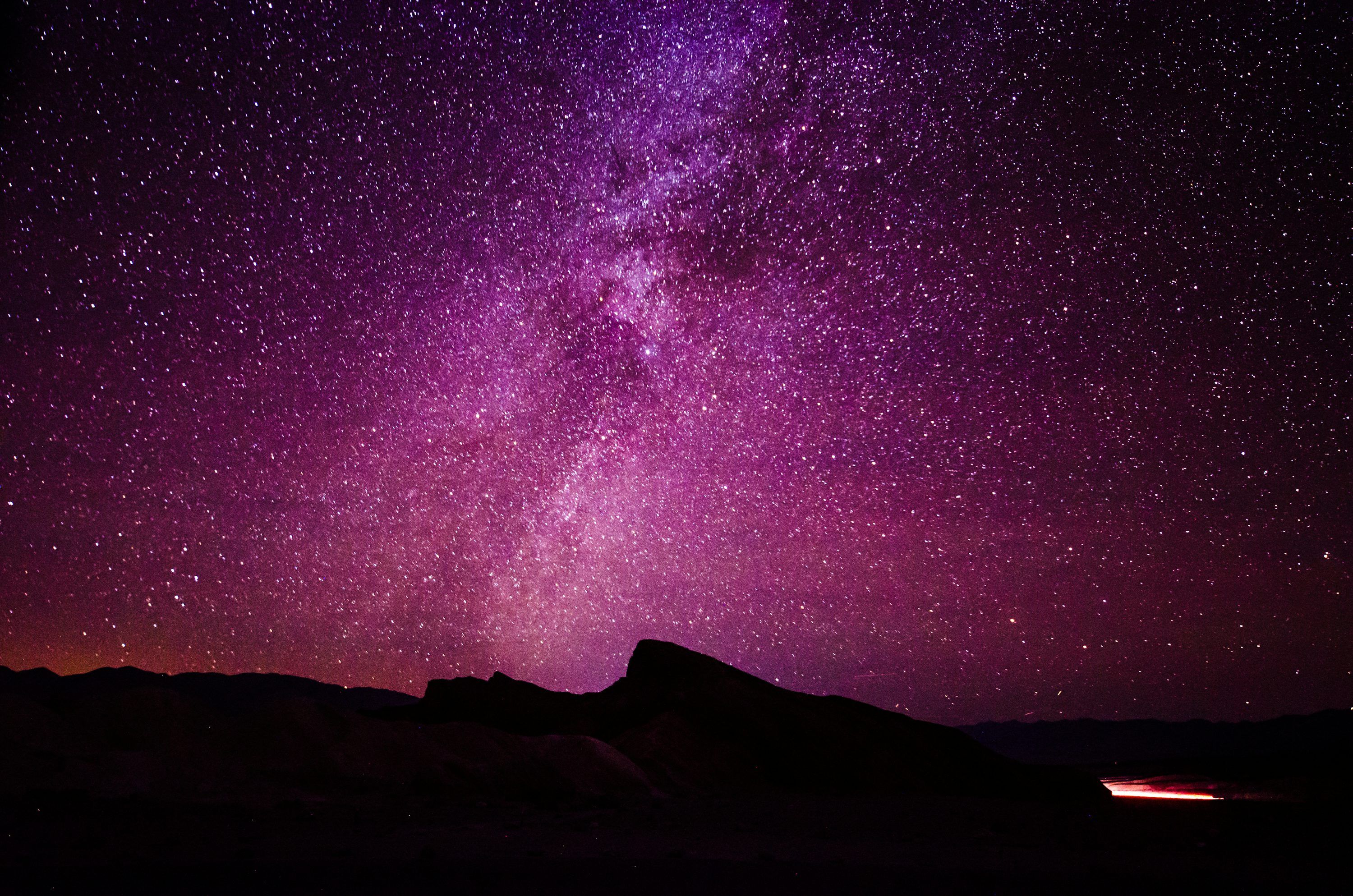 3000x1987 The night sky with a bright purple and purple star filled sky photo
