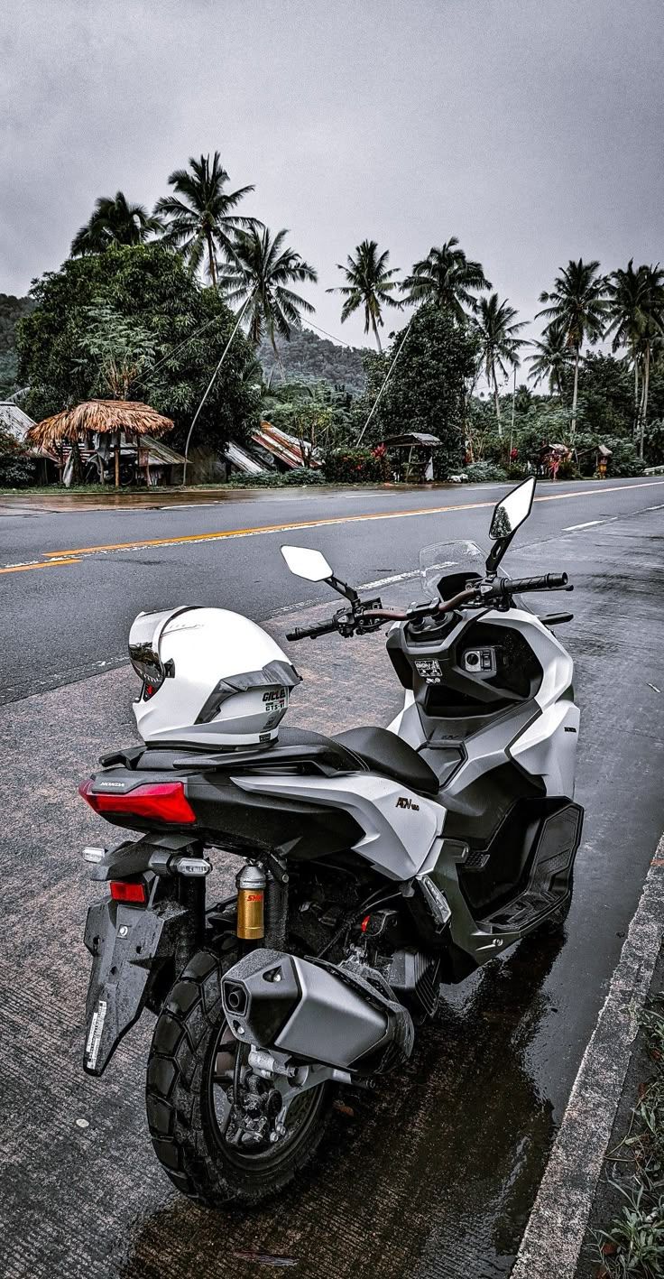 736x1417 ADV 160 white