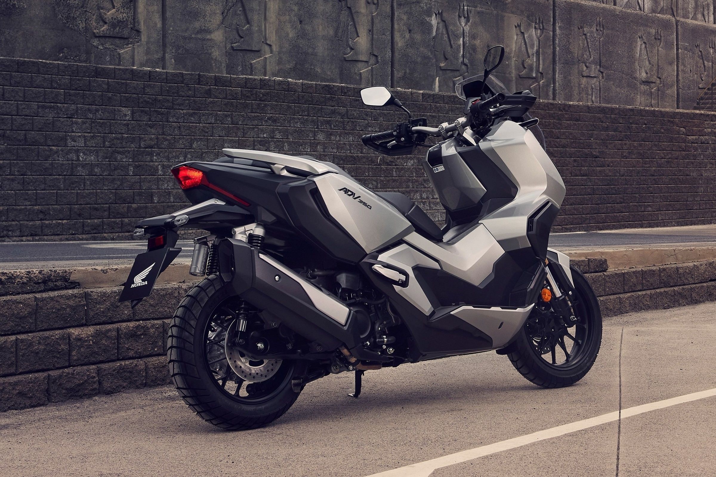 2400x1598 Honda ADV350 Wallpaper