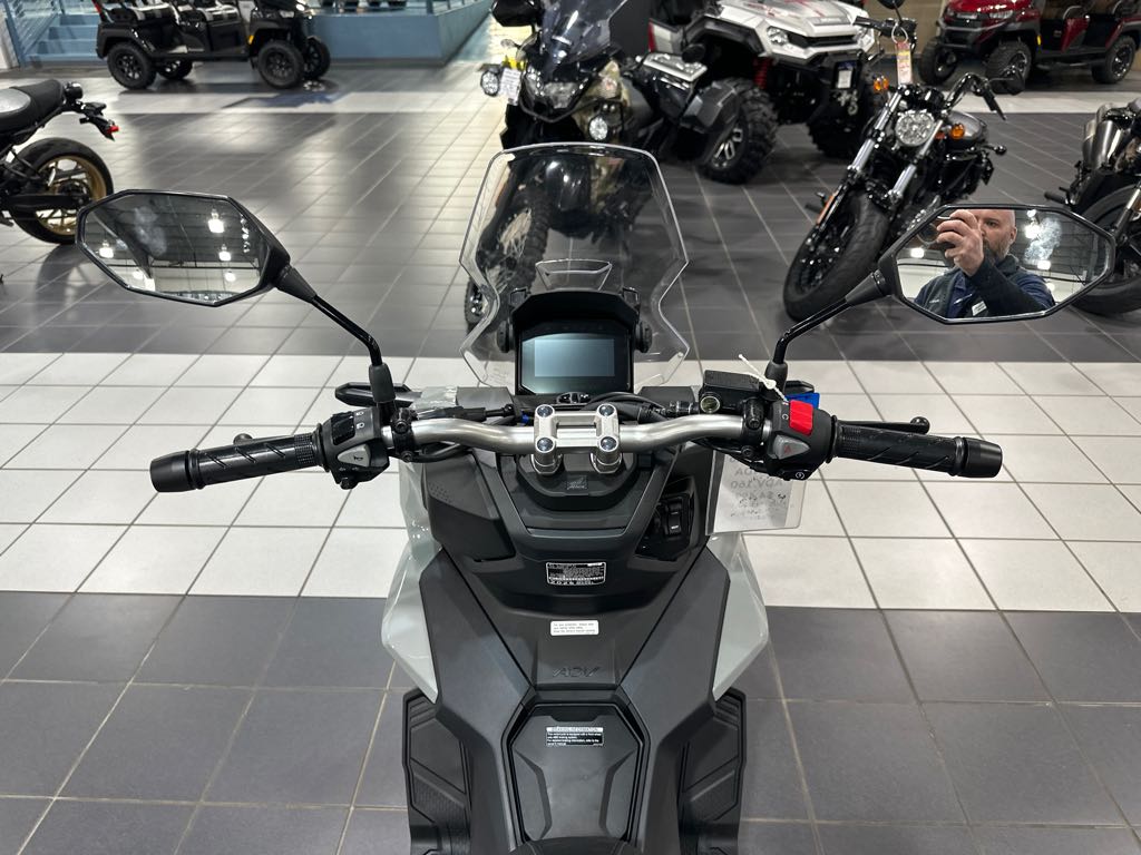 1024x768 HONDA ADV 160 GRAY 200198