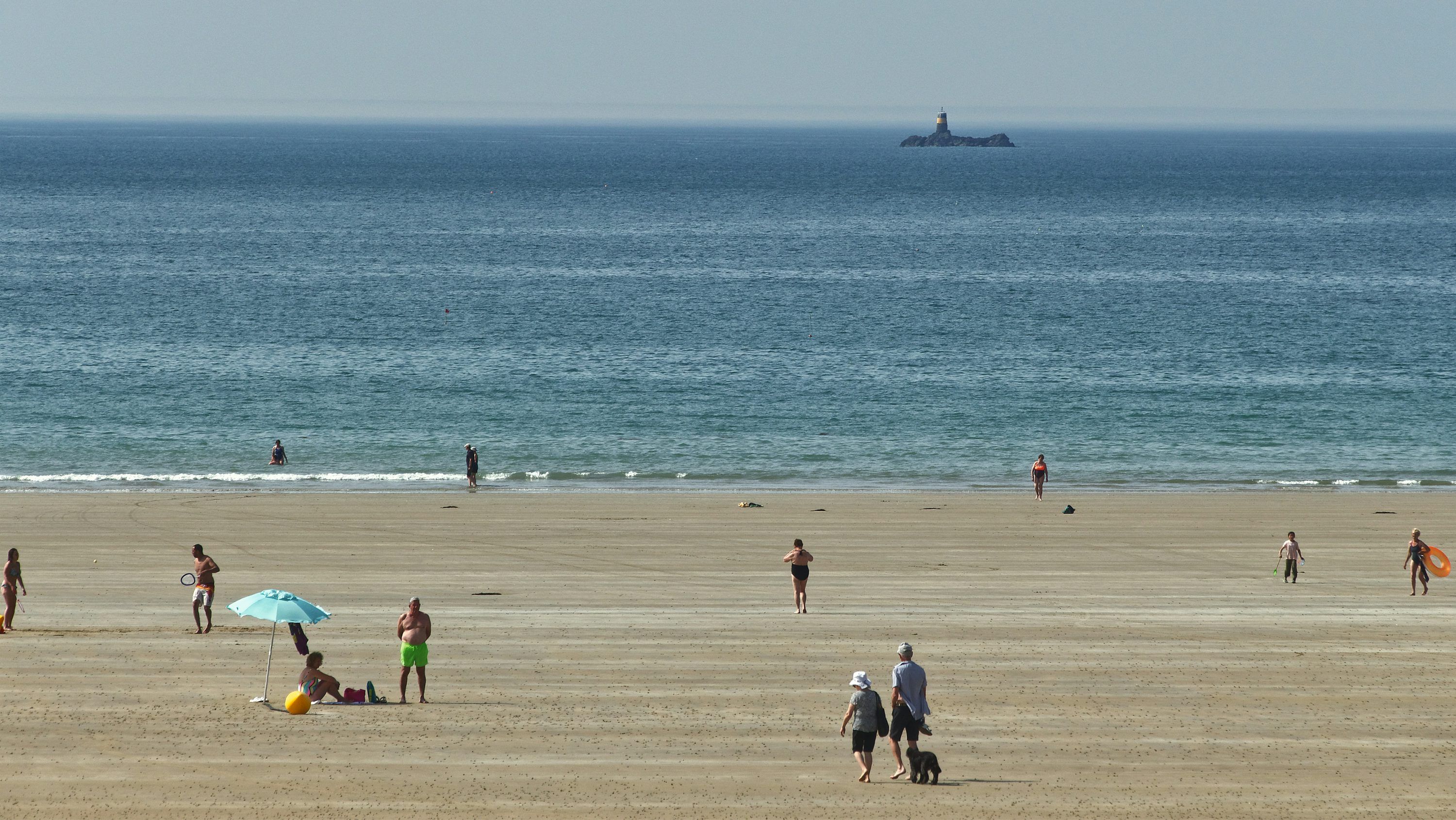 3000x1689 People On The Beach Picture. Download Free Image