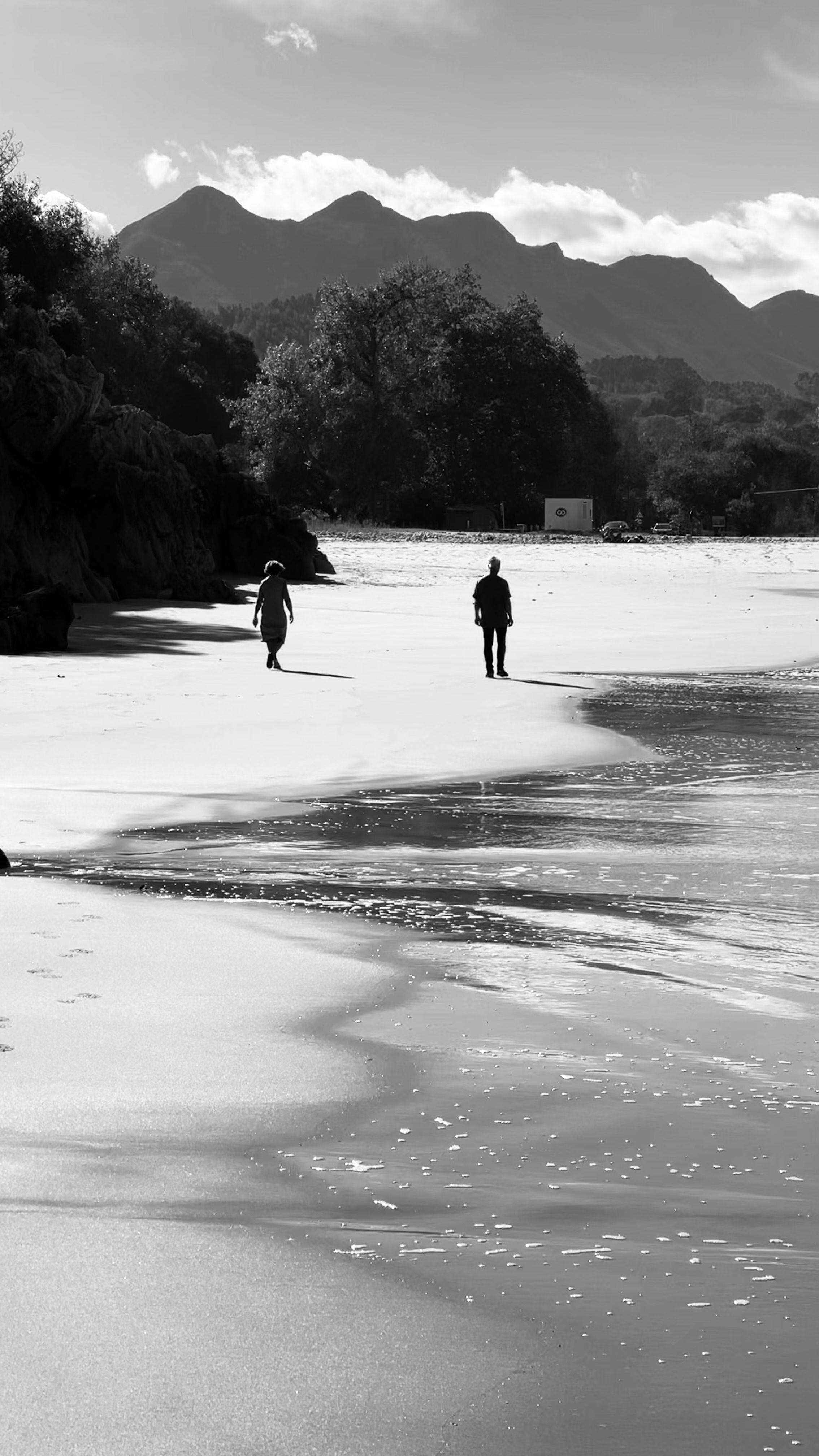 2268x4032 People Walking On Beach Photo, Download The BEST Free People Walking On Beach & HD Image