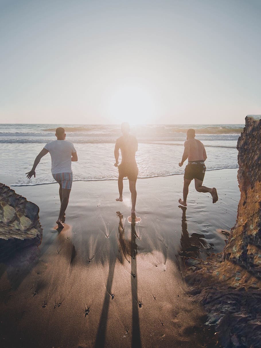 910x1213 Running on the beach 1080P, 2K, 4K, 5K HD wallpaper free download