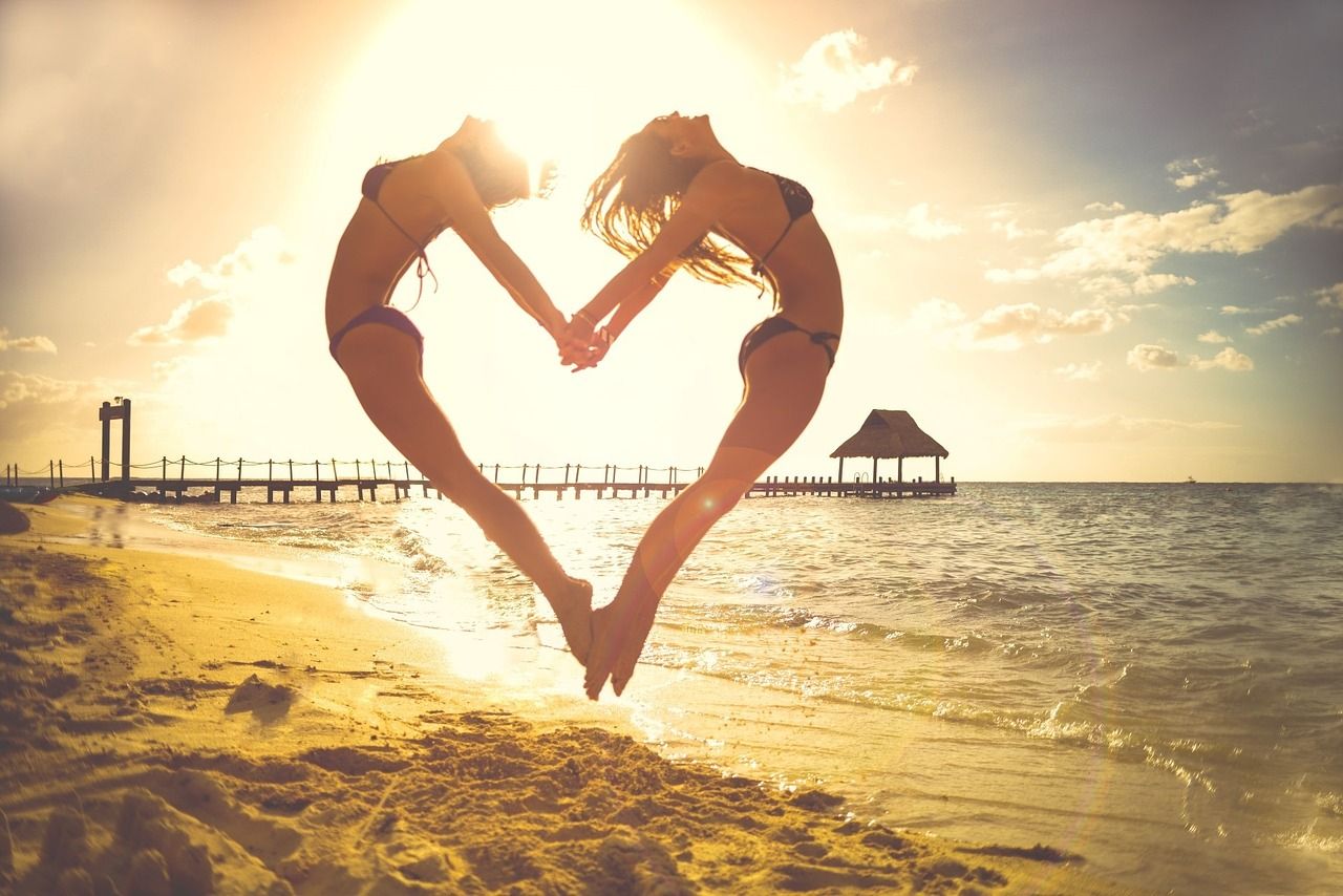 1280x854 Heart, two people, hands, beach, ocean