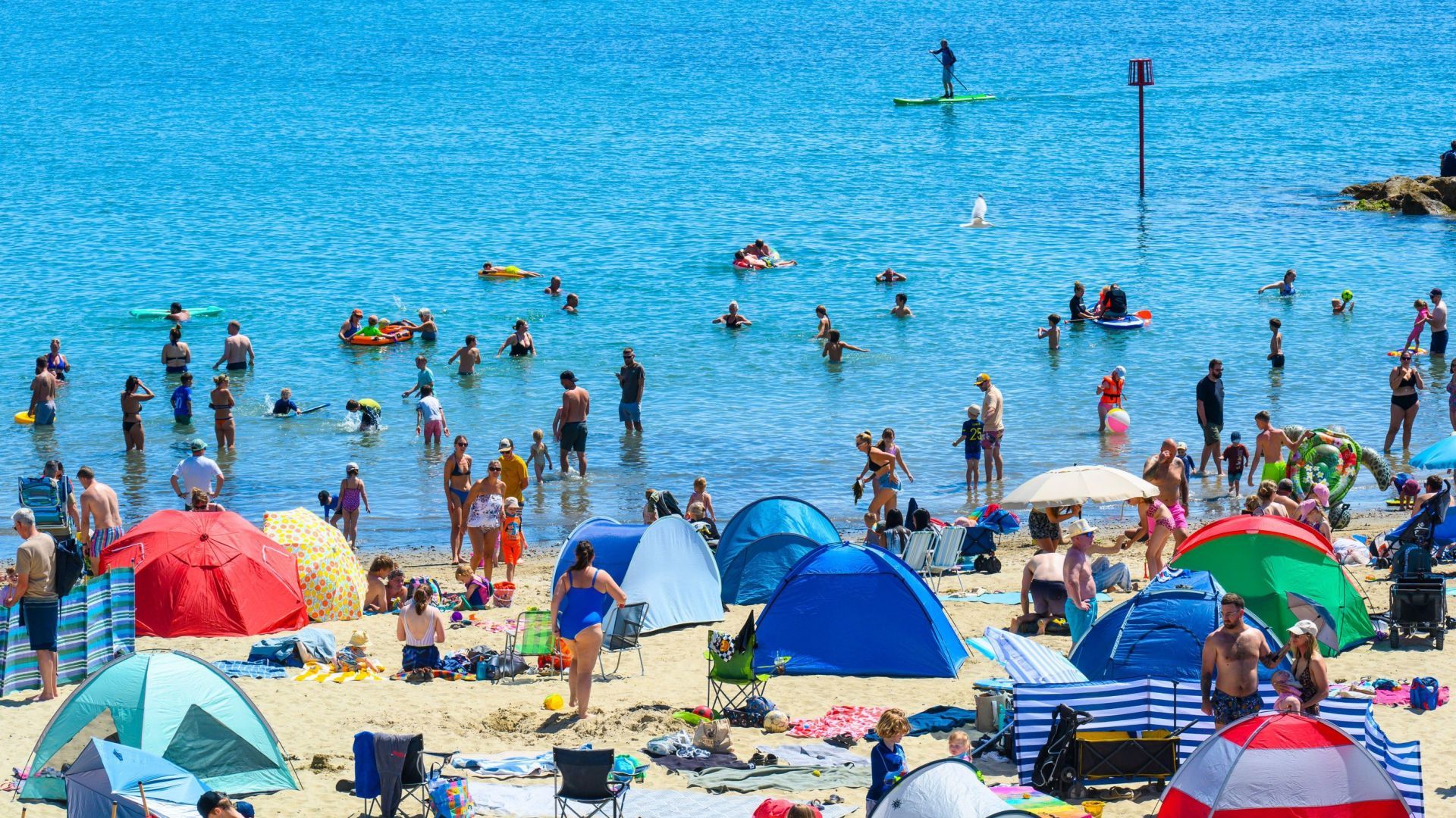 1920x1080 Brits set for glorious SEVEN DAYS of temperatures over 30C as health alerts issued & UK faces third heatwave
