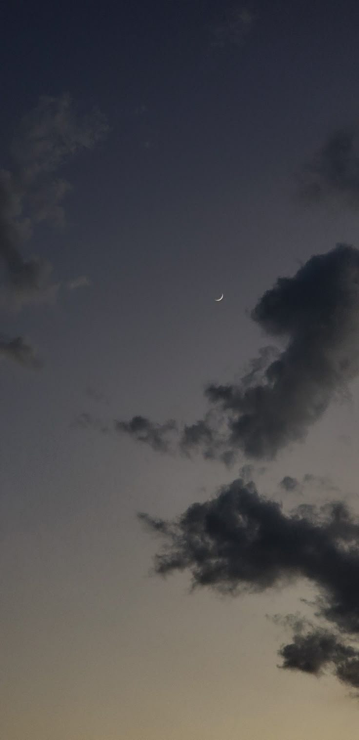 736x1514 moon & clouds
