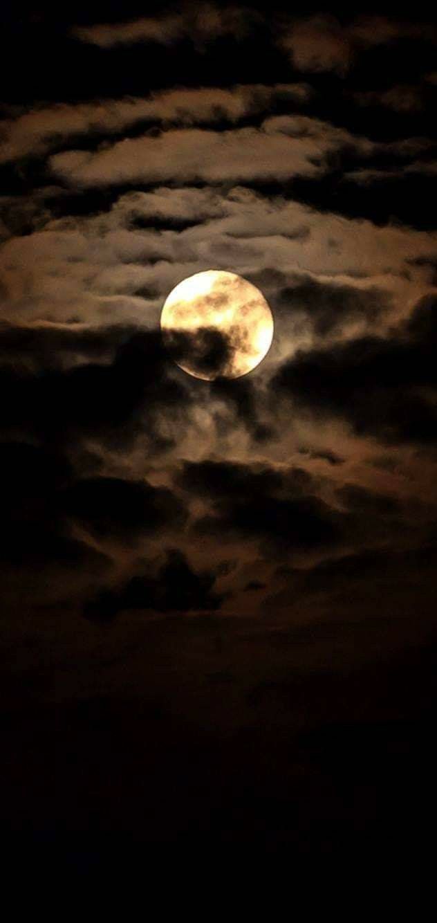 632x1334 Full Moon Through Clouds. Wallpaper background dark moon, Scary moon wallpaper, Harvest moon cloudy