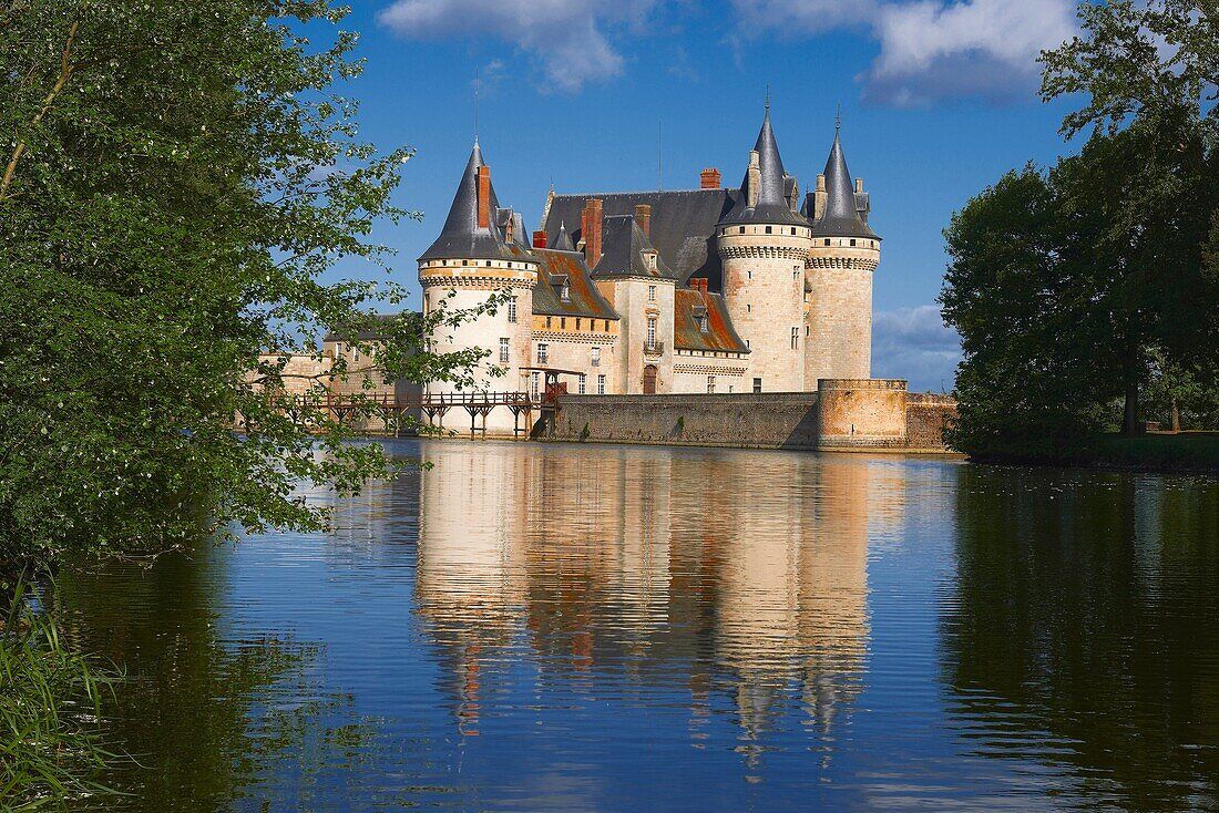 1100x734 Sully sur Loire, Castle, Chateau de
