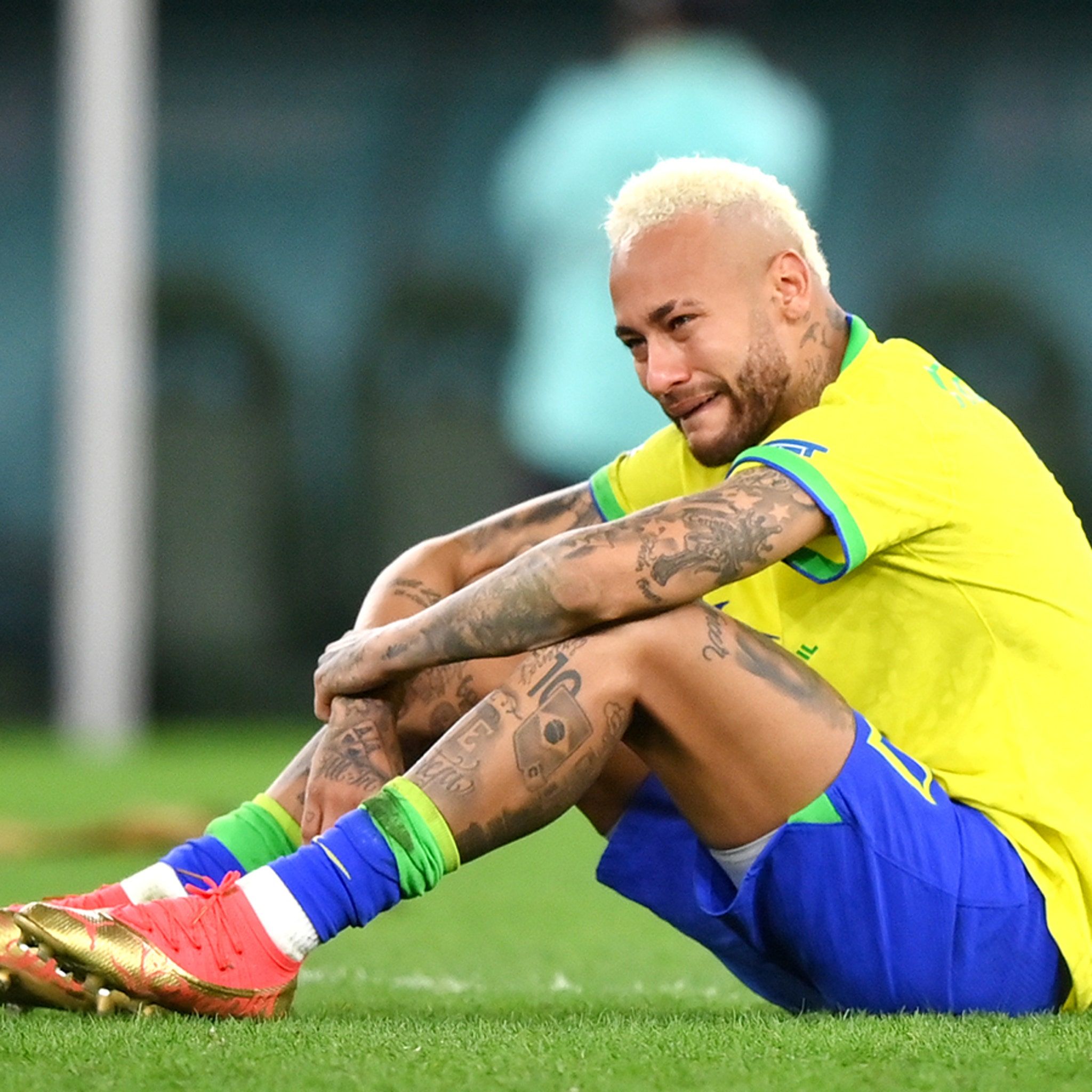 2048x2048 Neymar Breaks Down Crying After Brazil's Devastating World Cup Loss