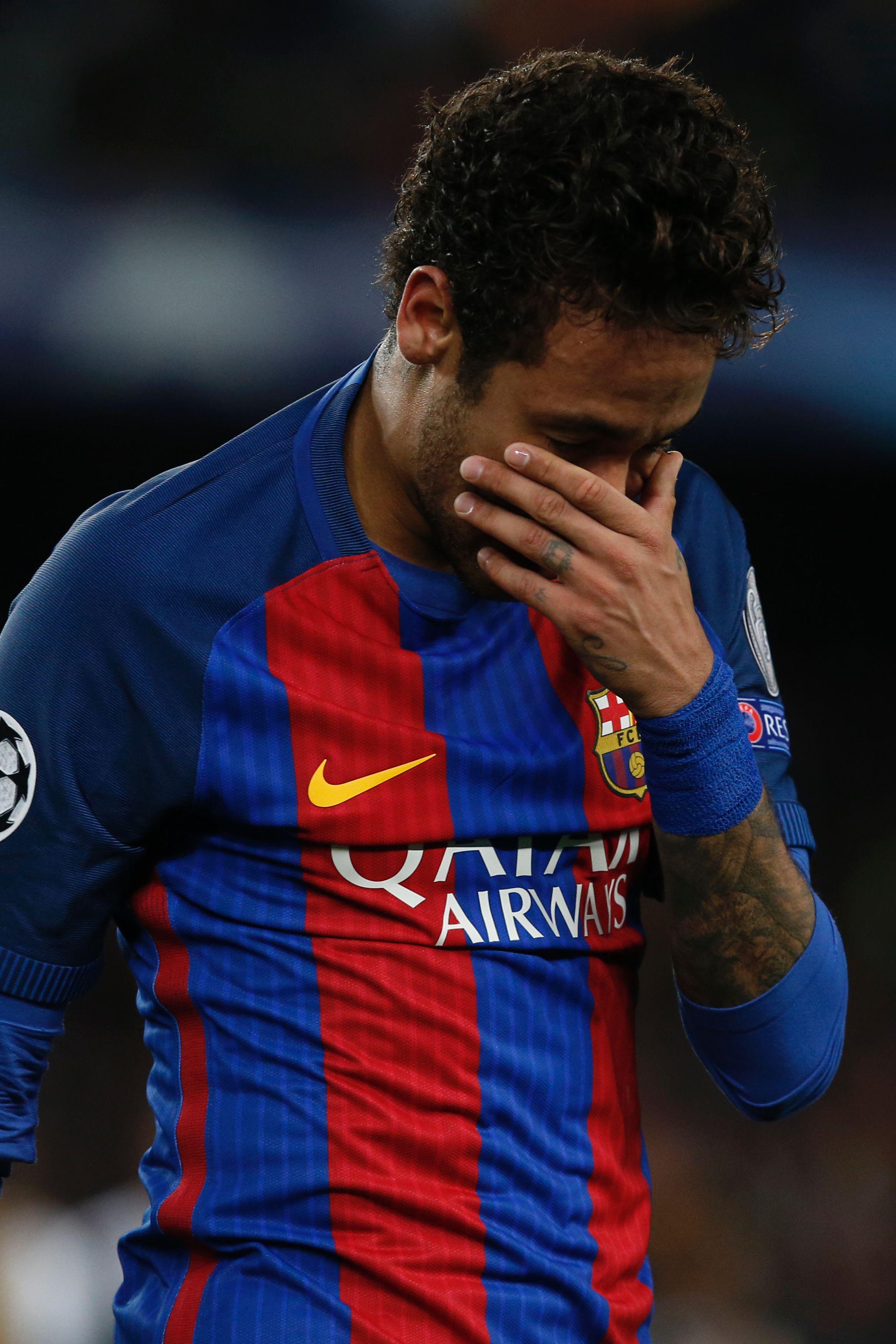 2113x3169 Neymar Crying Wallpaper