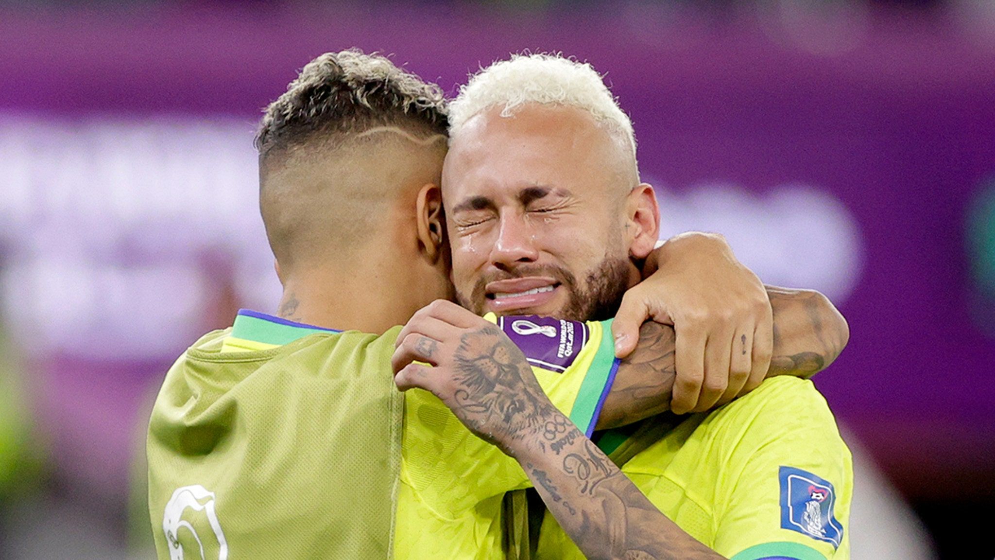2048x1152 Neymar Breaks Down Crying After Brazil's Devastating World Cup Loss