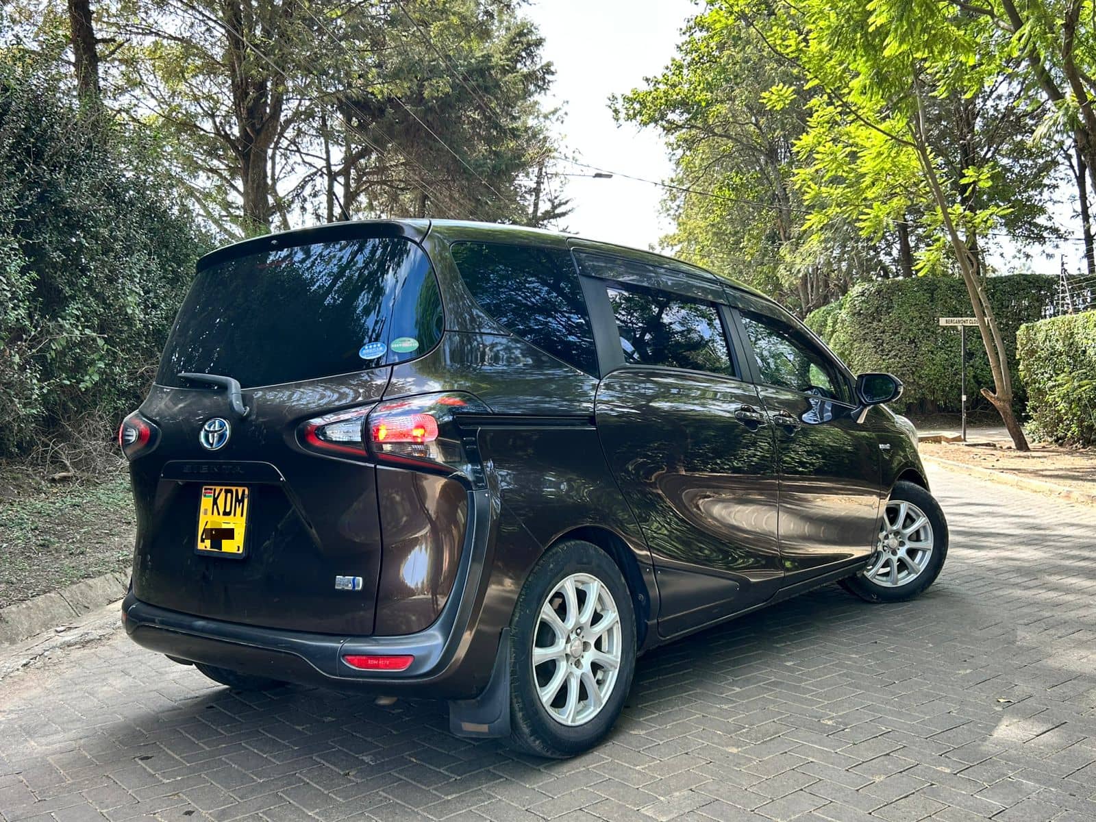 1600x1200 Toyota SIENTA SIENTA in Kenya