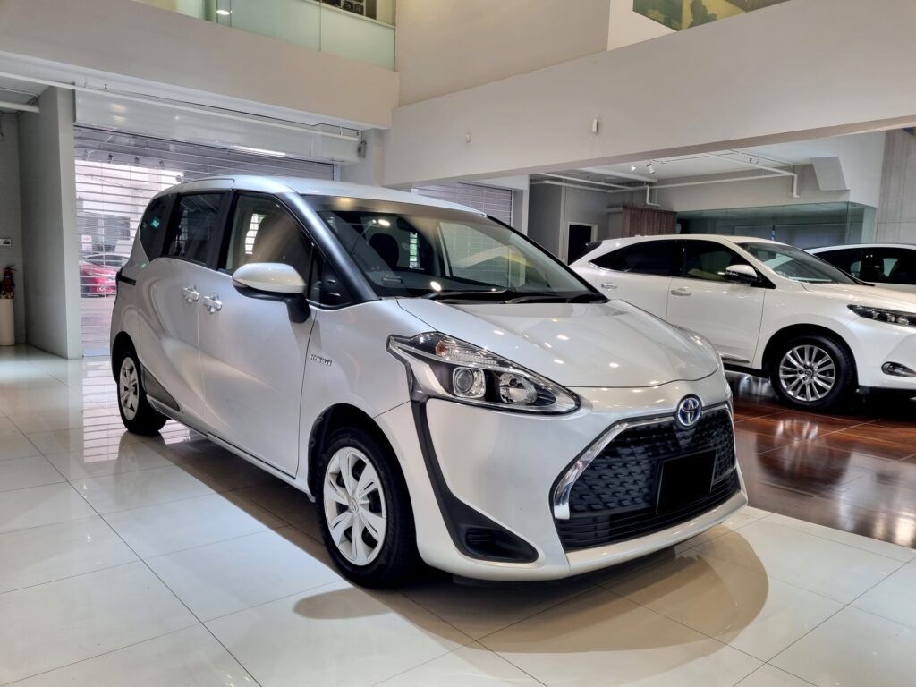 1024x768 Used Toyota Sienta Hybrid 1.5A X