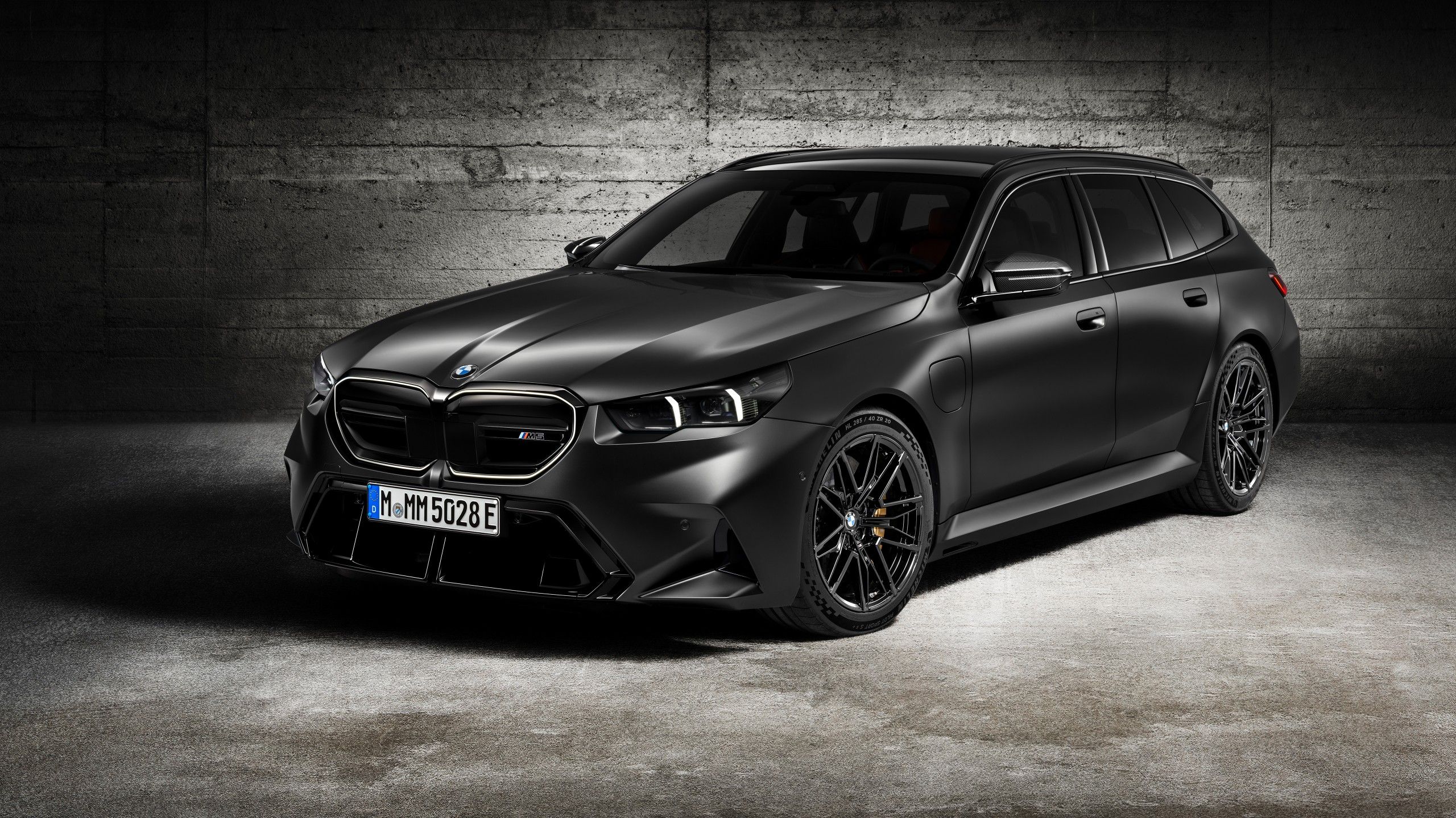 2560x1440 BMW M5 Touring 2024 5K Wallpaper Car Wallpaper