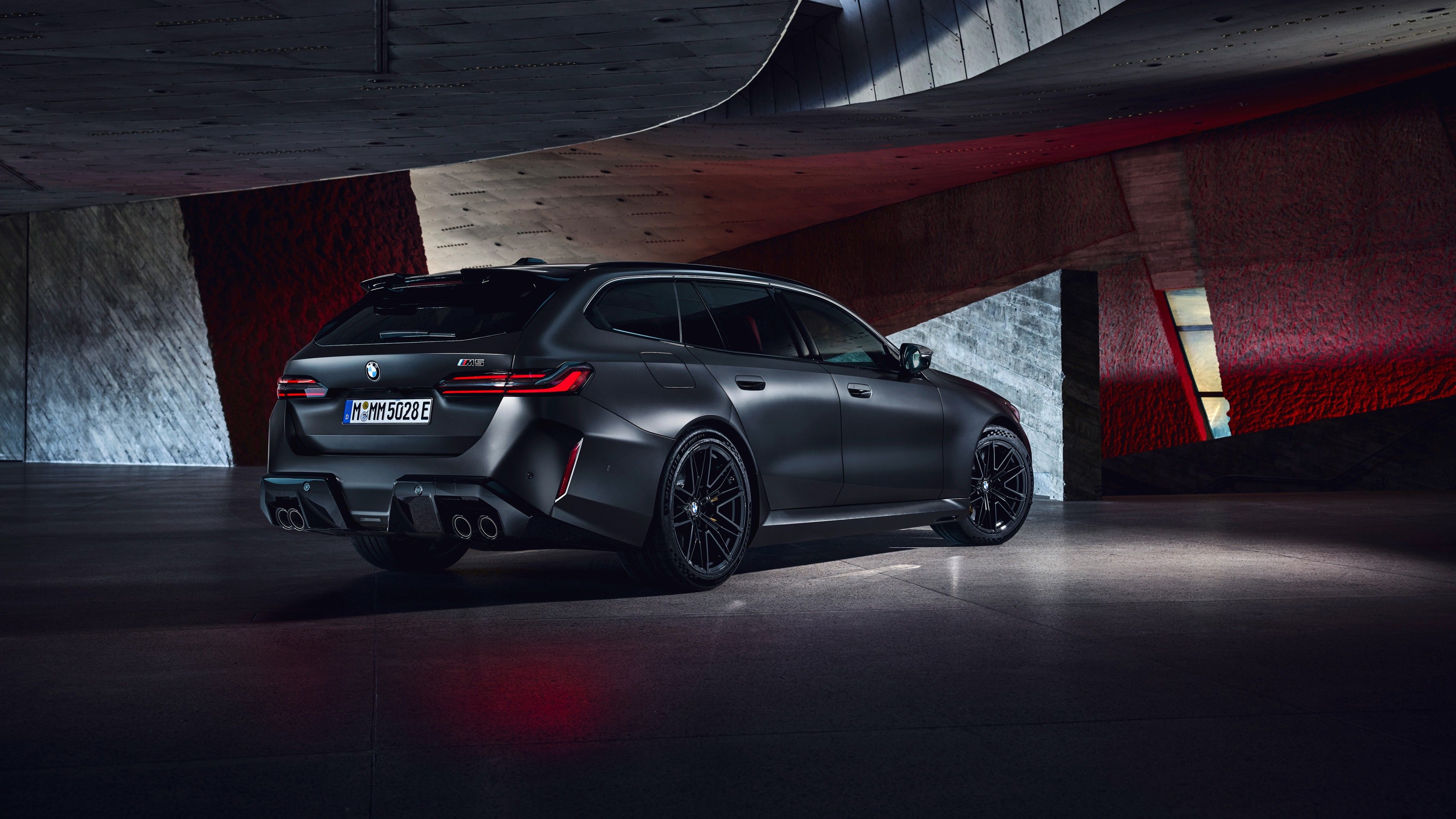 3840x2160 BMW M5 Touring 2024 Rea Wallpaper Car Wallpaper