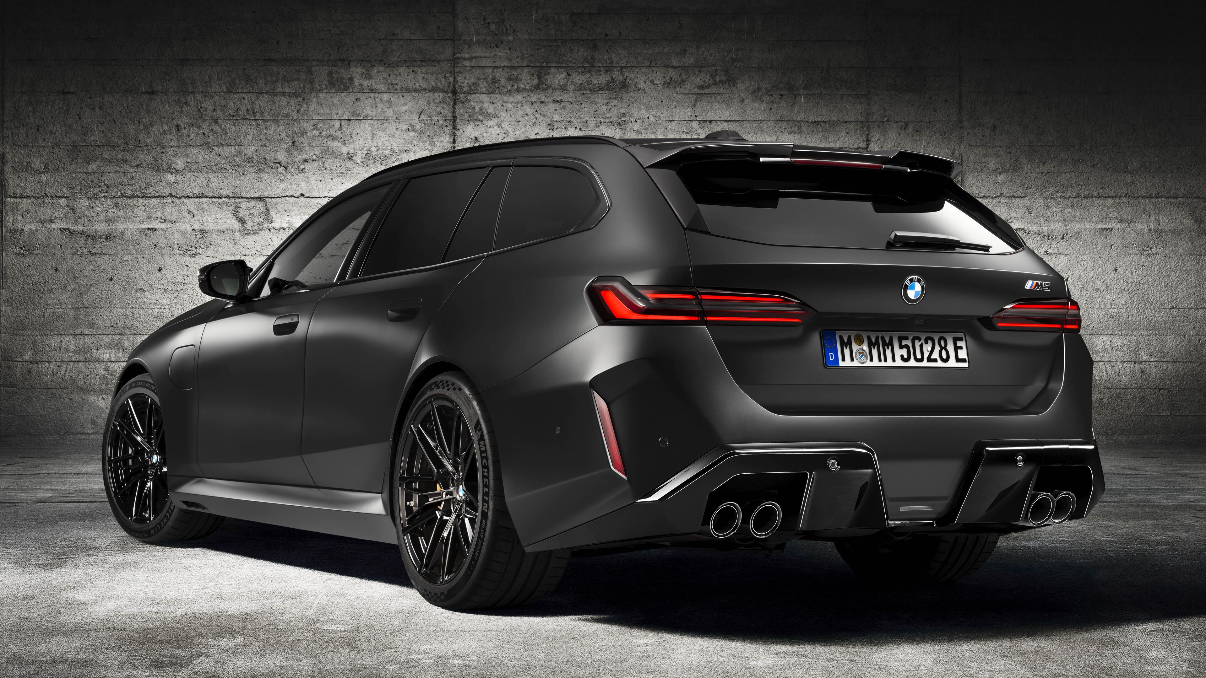 3840x2160 BMW M5 Touring: a V8 hybrid hit, or an overblown miss?