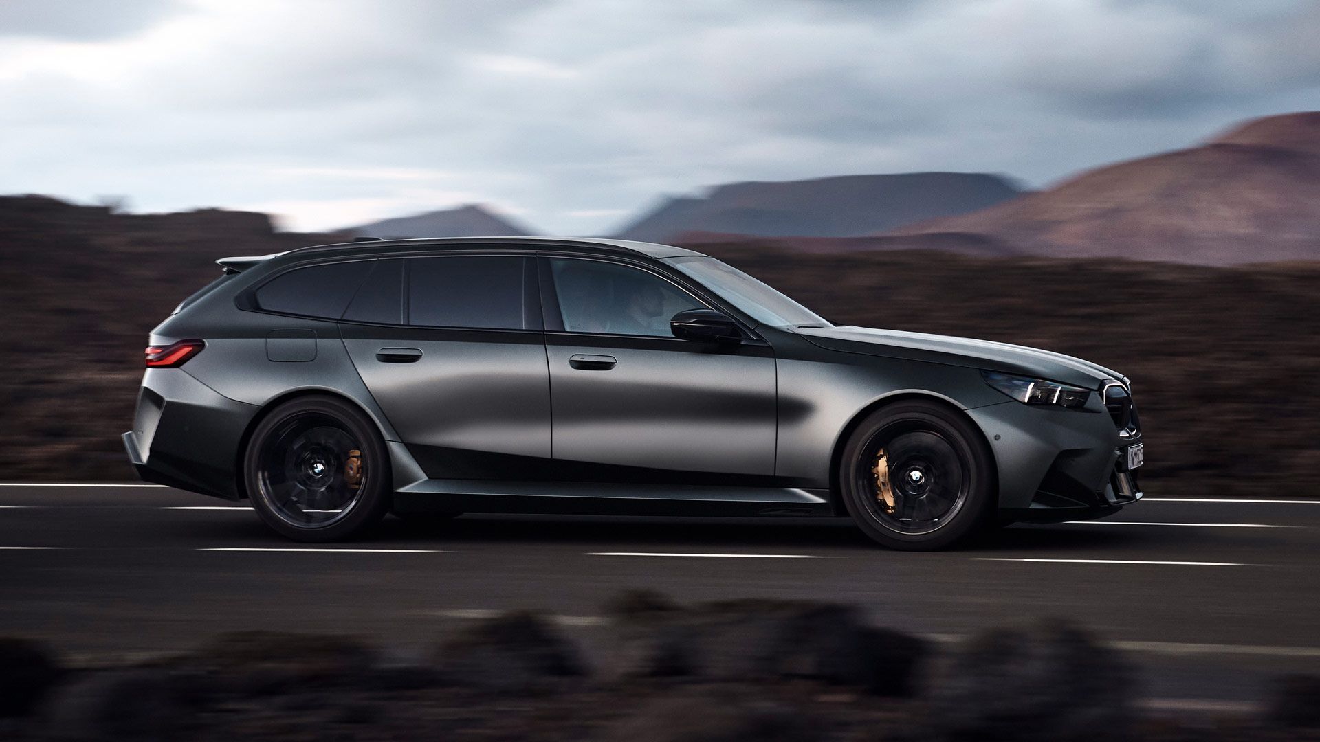 1920x1080 Ultimate fast family car? The BMW M5 Touring makes a comeback
