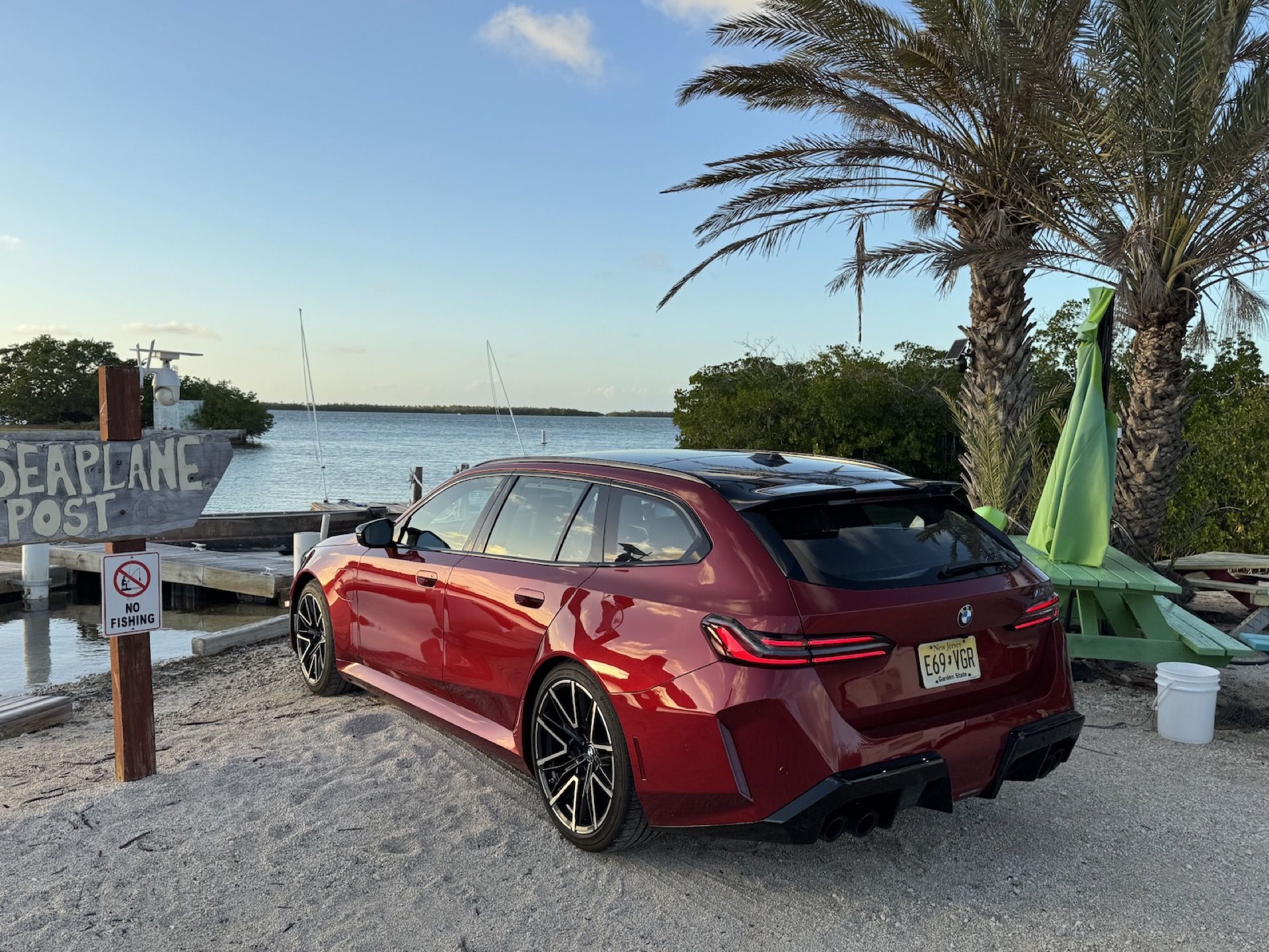 1920x1440 Roadtrip Report: BMW M5 Touring PHEV Office on Tour