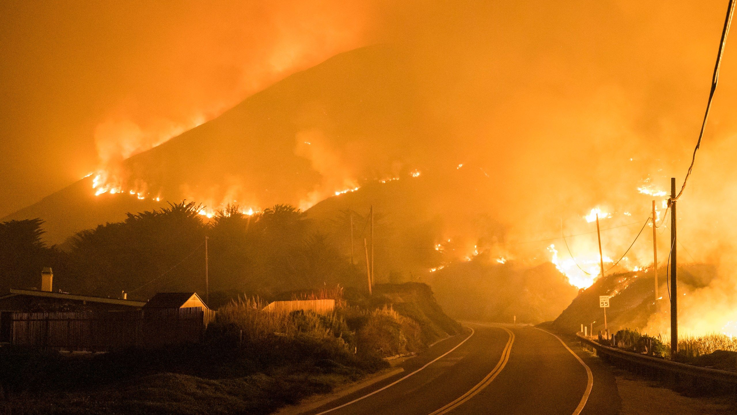 2560x1440 Colorado Fire near Big Sur forces hundreds from their homes