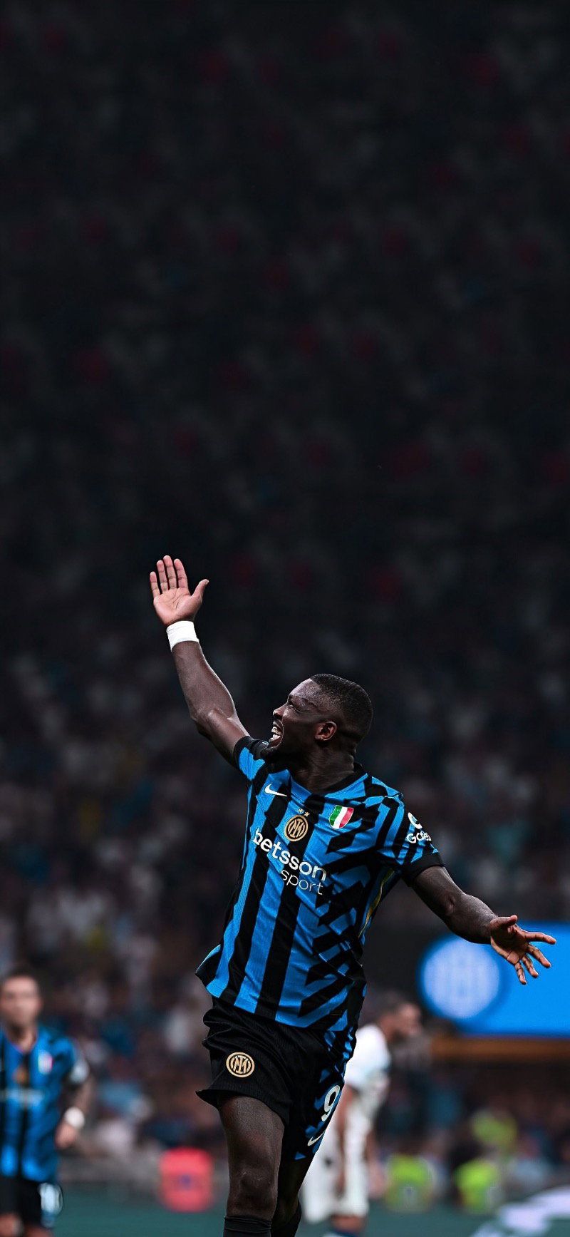 800x1735 Marcus Thuram celebrating for Inter Milan Football Wallpaper