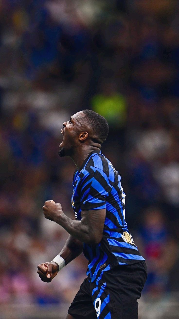 736x1308 Milan