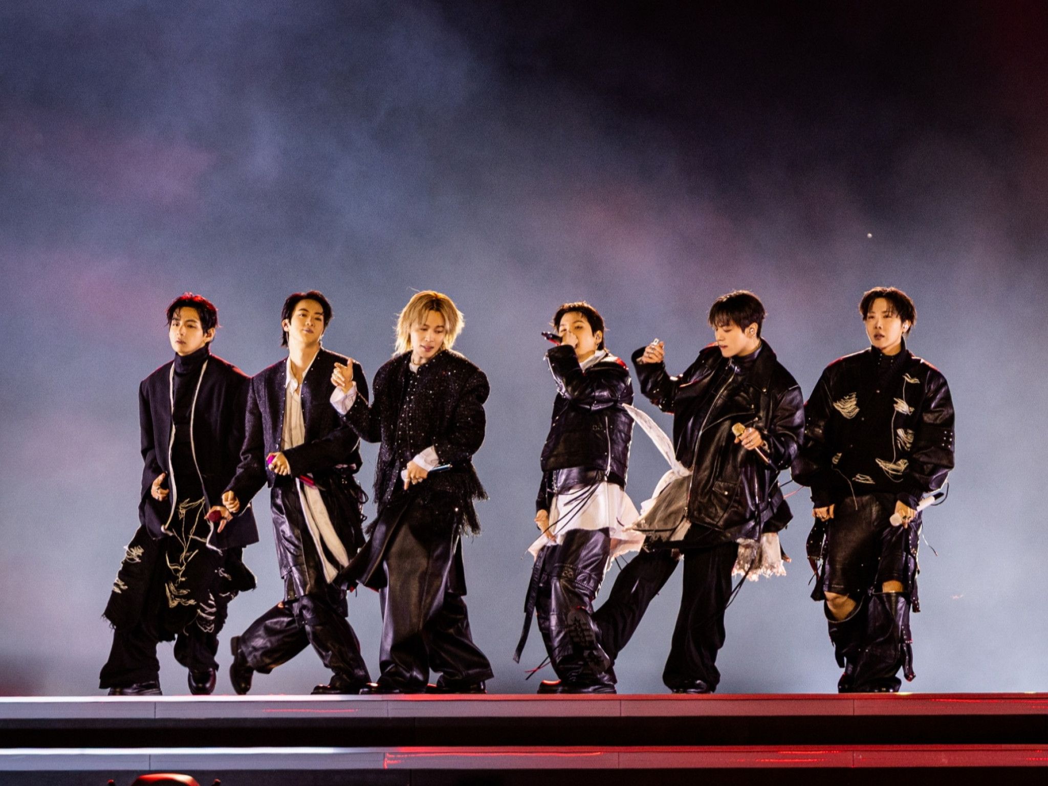 2048x1536 BTS leave fans in tears as emotional I Need U moment steals the show