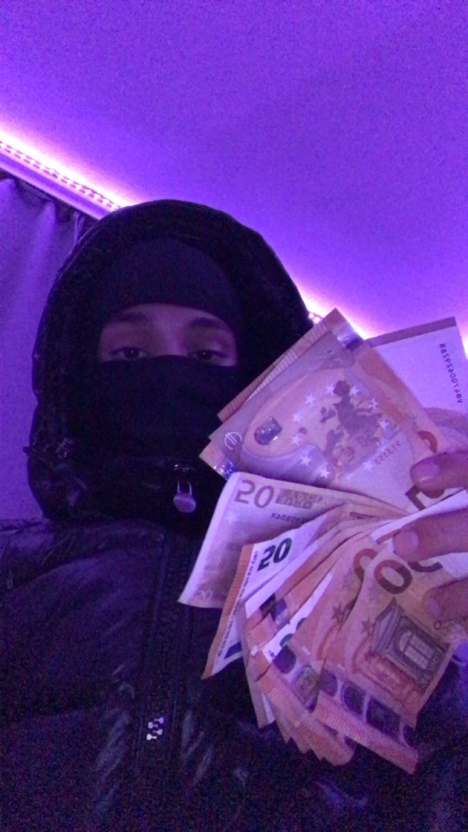 675x1200 Moncler flexing money