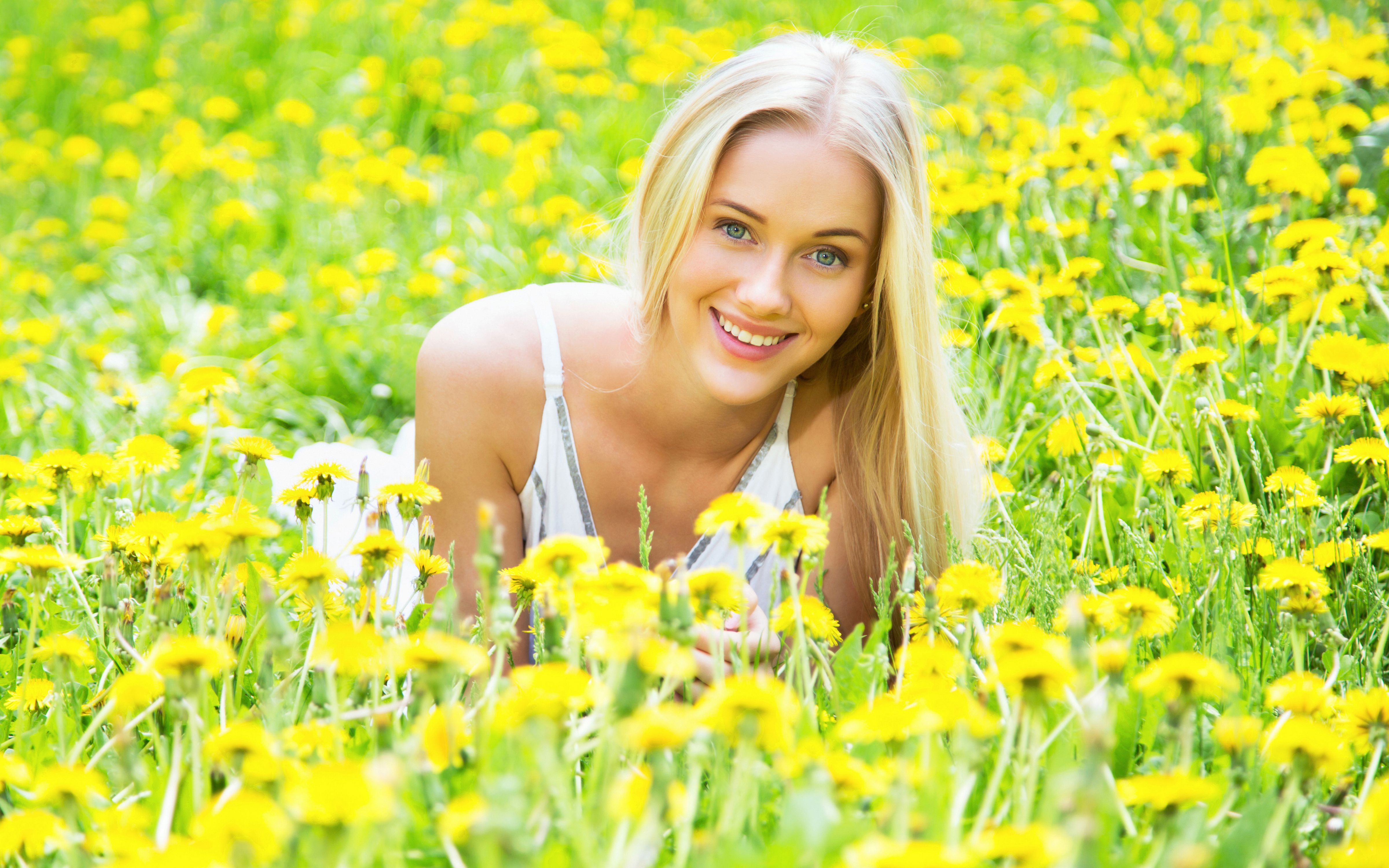 4800x3000 Blonde Girl Smile Wallpaper