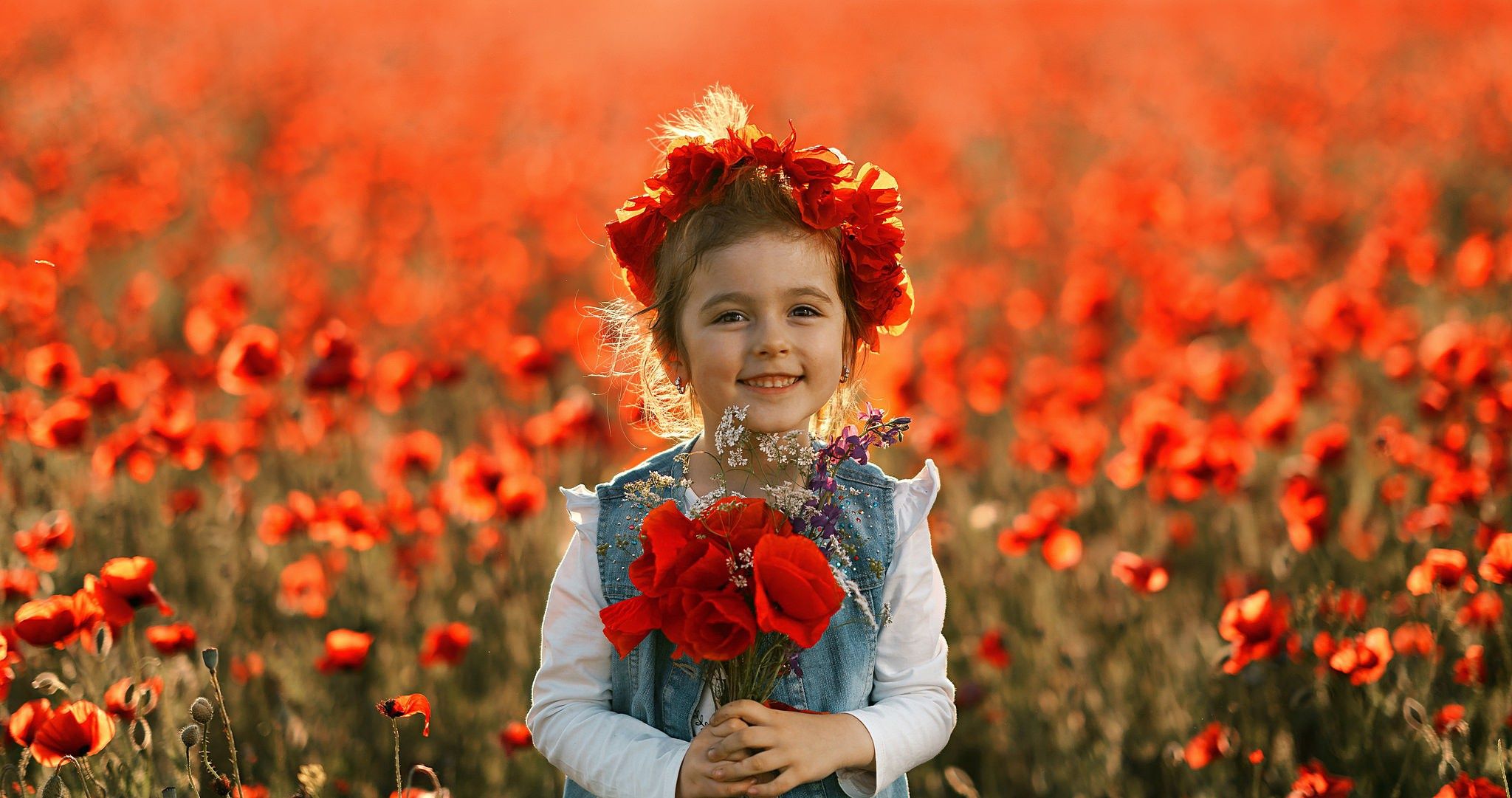 2048x1081 Desktop wallpaper: Flower, Poppy, Photography, Child, Little Girl, Red Flower, Smile, Summer, Wreath 4K free download for PC. 918092