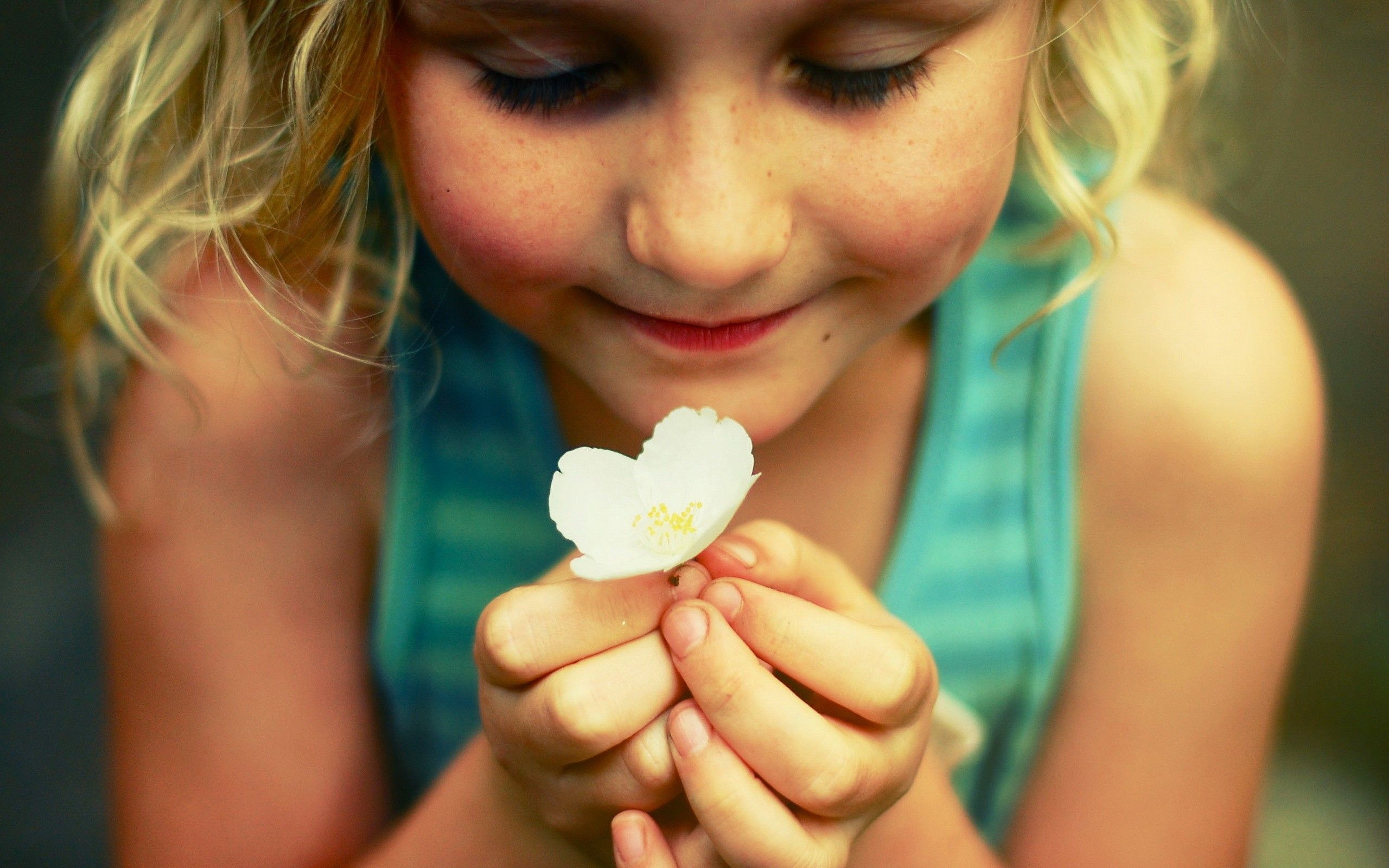 2560x1600 Phone wallpaper: Photography, Child, Cute, Flower, Little Girl, Smile 843783