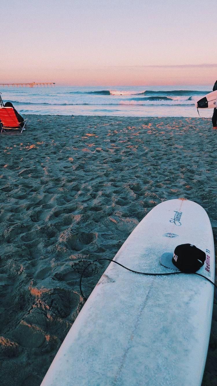 750x1333 Summer Asthetic Surf Board Wallpaper
